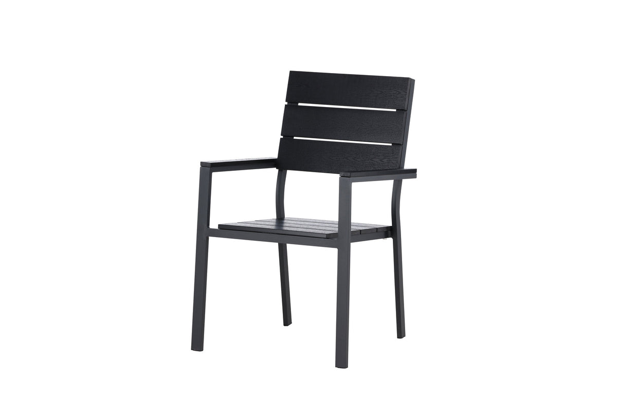 Levels Gartenstuhl in Schwarz präsentiert im Onlineshop von KAQTU Design AG. Gartenstuhl mit Armlehnen ist von Venture Home