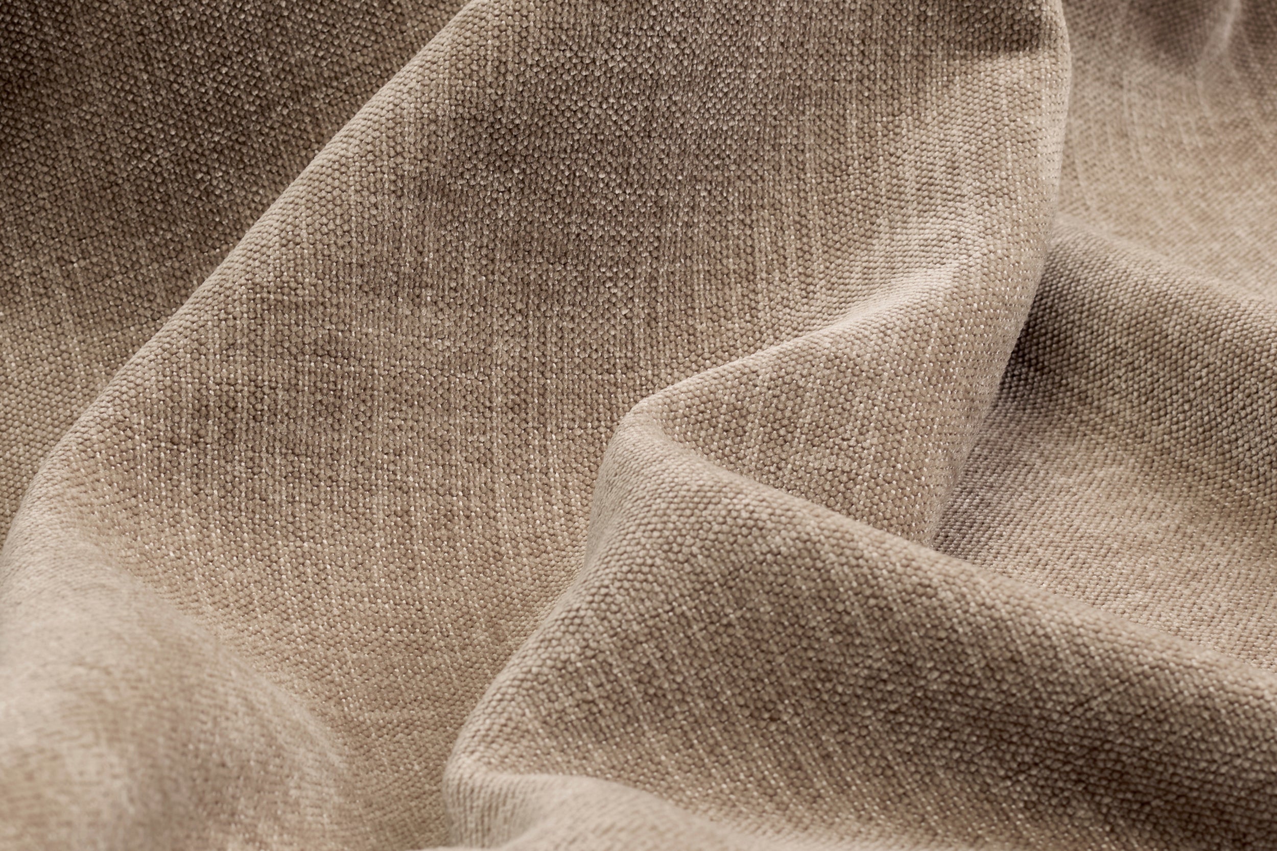 Norum Schlafsofa U-Form mit Chunky-Armlehnen in 411 Esina Cedar Brown präsentiert im Onlineshop von KAQTU Design AG. Bettsofa ist von Innovation Living