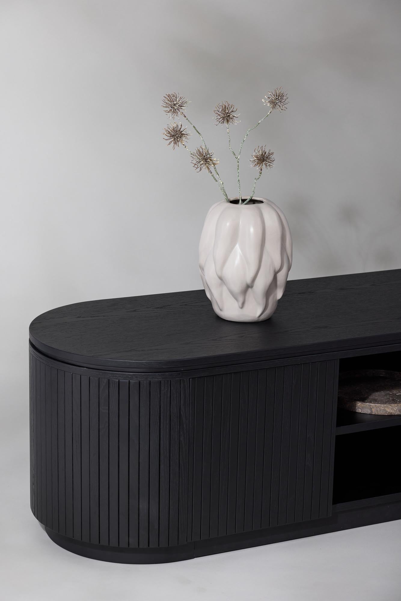 Eleganter Fjällbacka TV-Ständer von Vind für zeitlose Ästhetik.