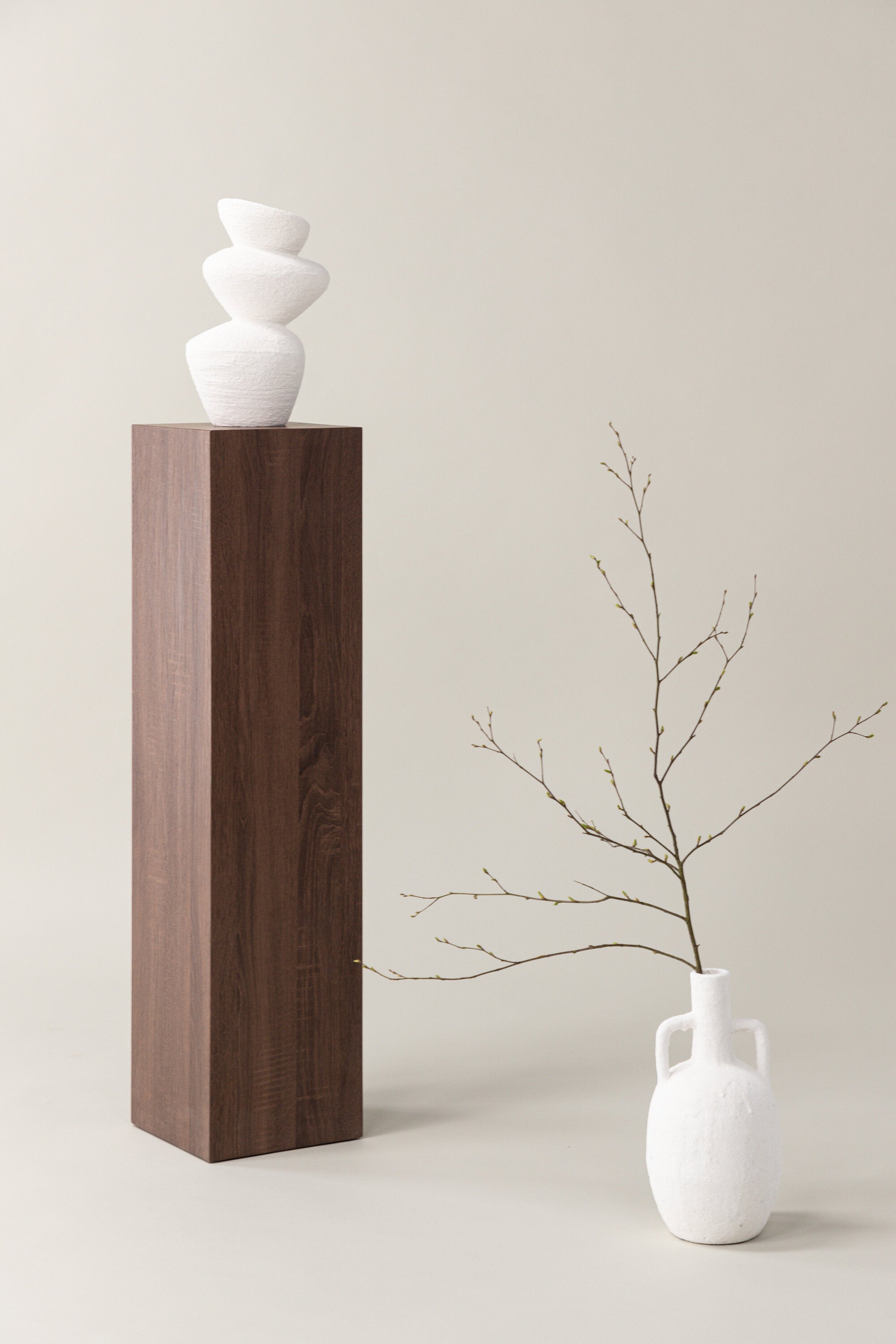 Ramsvik Sockel in Braun präsentiert im Onlineshop von KAQTU Design AG. Beistelltisch ist von Vind