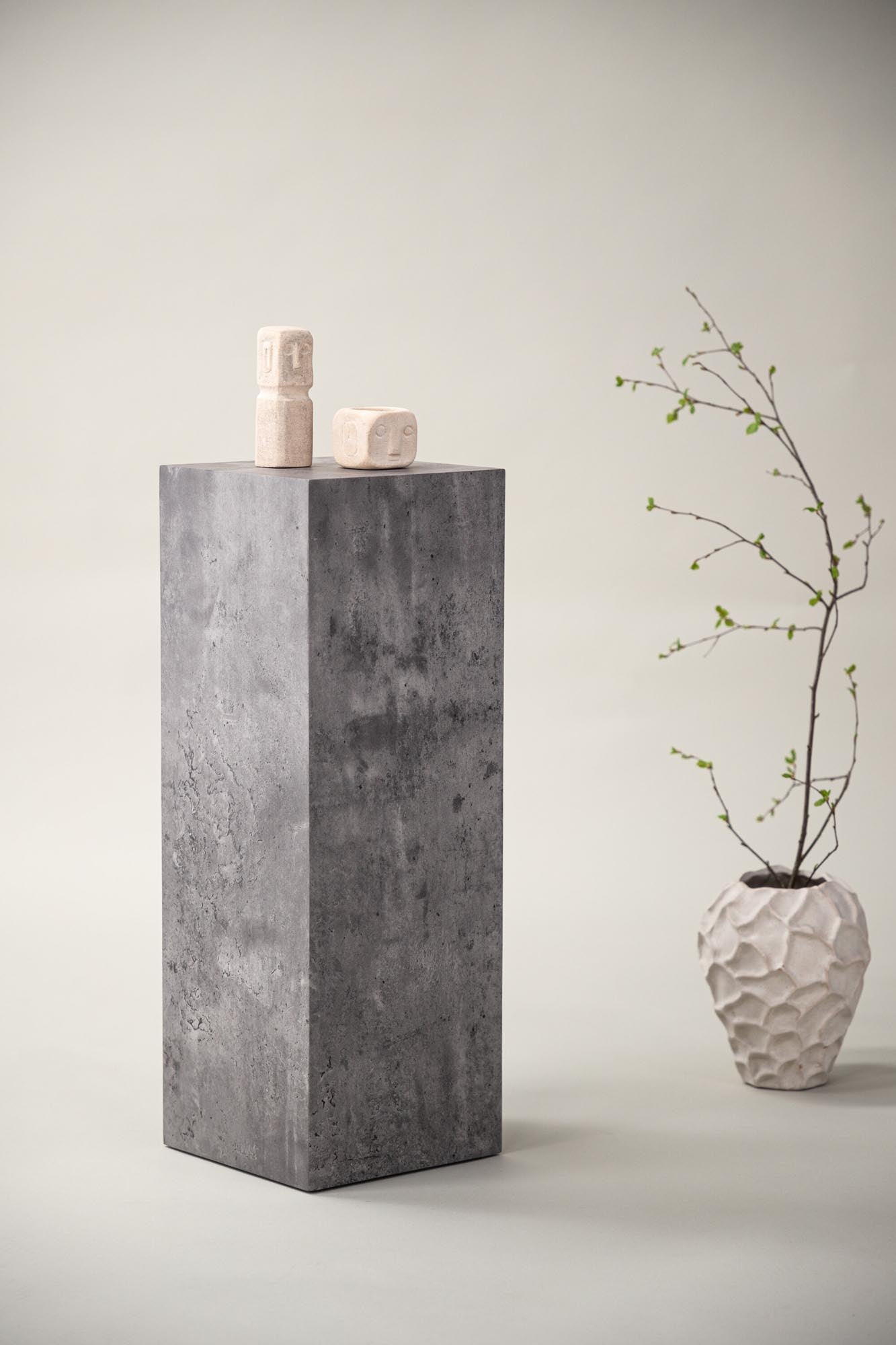 Ramsvik Sockel von Vind: Stilvolle Grundlage für Ihr Zuhause. Robuste MDF-Konstruktion in elegantem Dunkelbraun, ideal für jeden Raum.