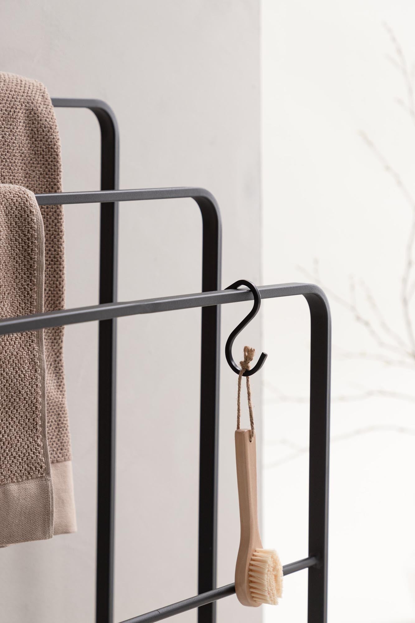 Drammen Kleiderbügel in Schwarz präsentiert im Onlineshop von KAQTU Design AG. Kleiderständer ist von Vind