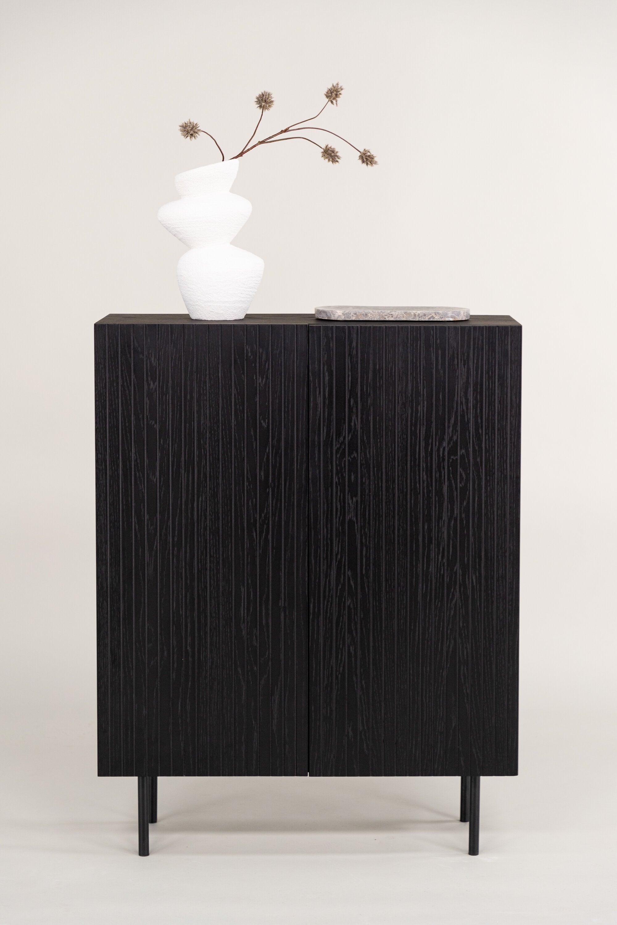 Björkön Kabinett in Schwarz präsentiert im Onlineshop von KAQTU Design AG. Cabinet ist von Vind