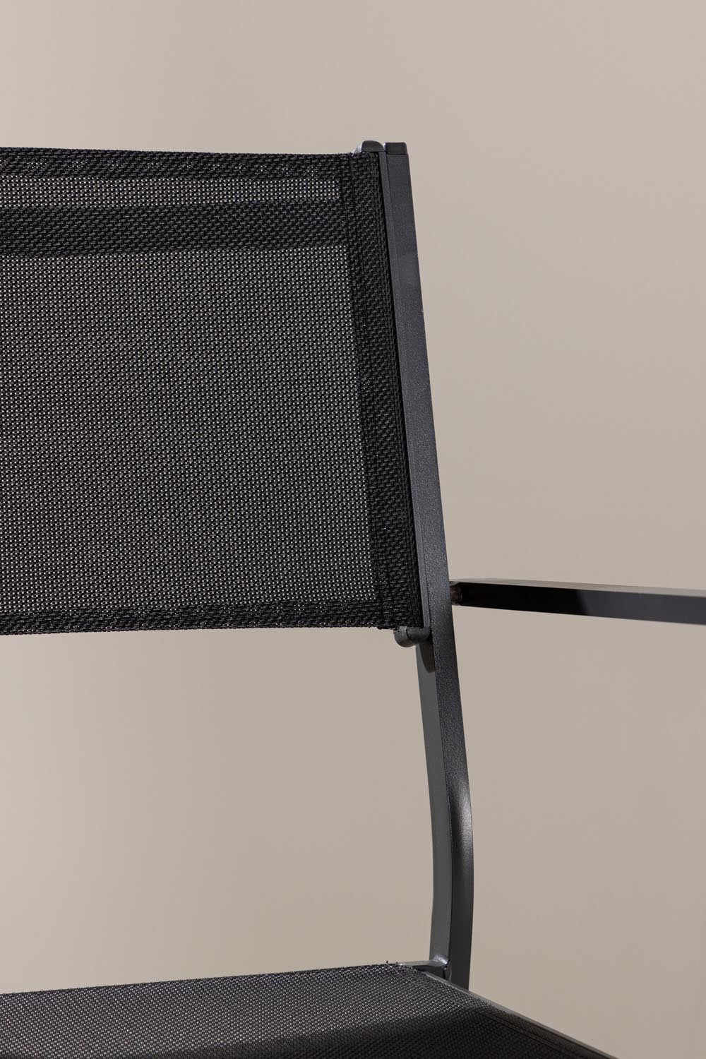 Copacabana Stapelstuhl in Schwarz präsentiert im Onlineshop von KAQTU Design AG. Gartenstuhl mit Armlehnen ist von Venture Home
