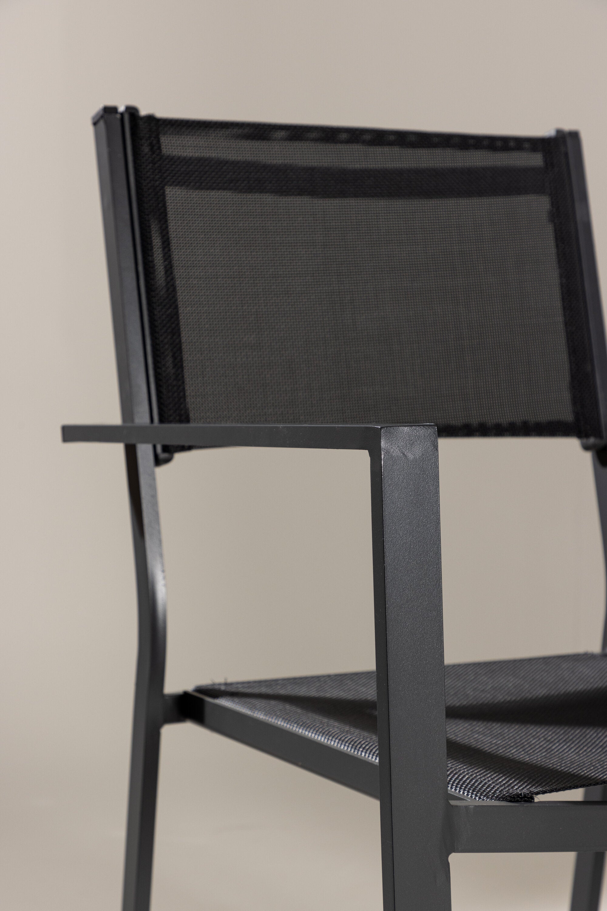 Copacabana Stapelstuhl in Schwarz präsentiert im Onlineshop von KAQTU Design AG. Gartenstuhl mit Armlehnen ist von Venture Home