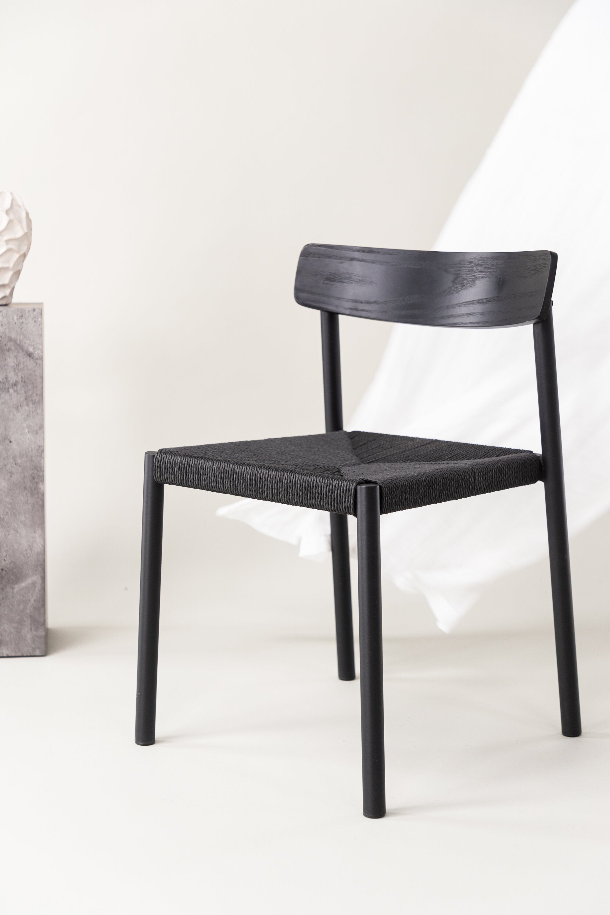 Malmö Stuhl in Schwarz präsentiert im Onlineshop von KAQTU Design AG. Stuhl ist von Vind