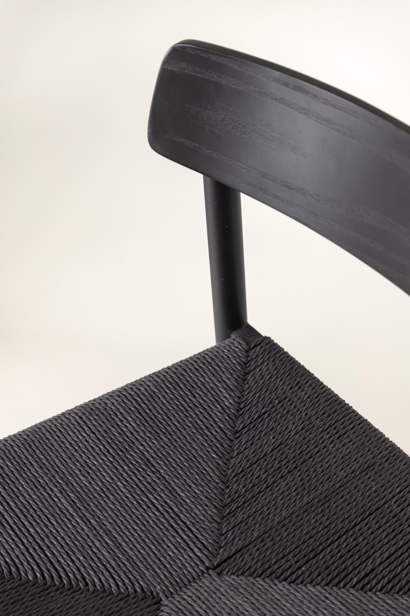 Der Malmö Stuhl von Vind vereint skandinavische Eleganz mit Funktionalität. Hochwertige Materialien und modernes Design für jeden Raum.