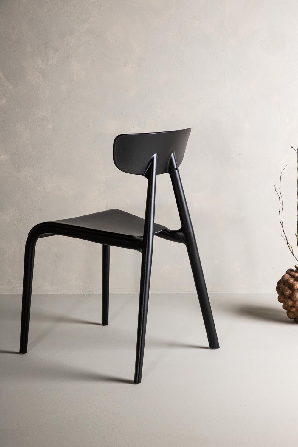 Ursholmen Stuhl in Schwarz präsentiert im Onlineshop von KAQTU Design AG. Stuhl ist von Venture Home