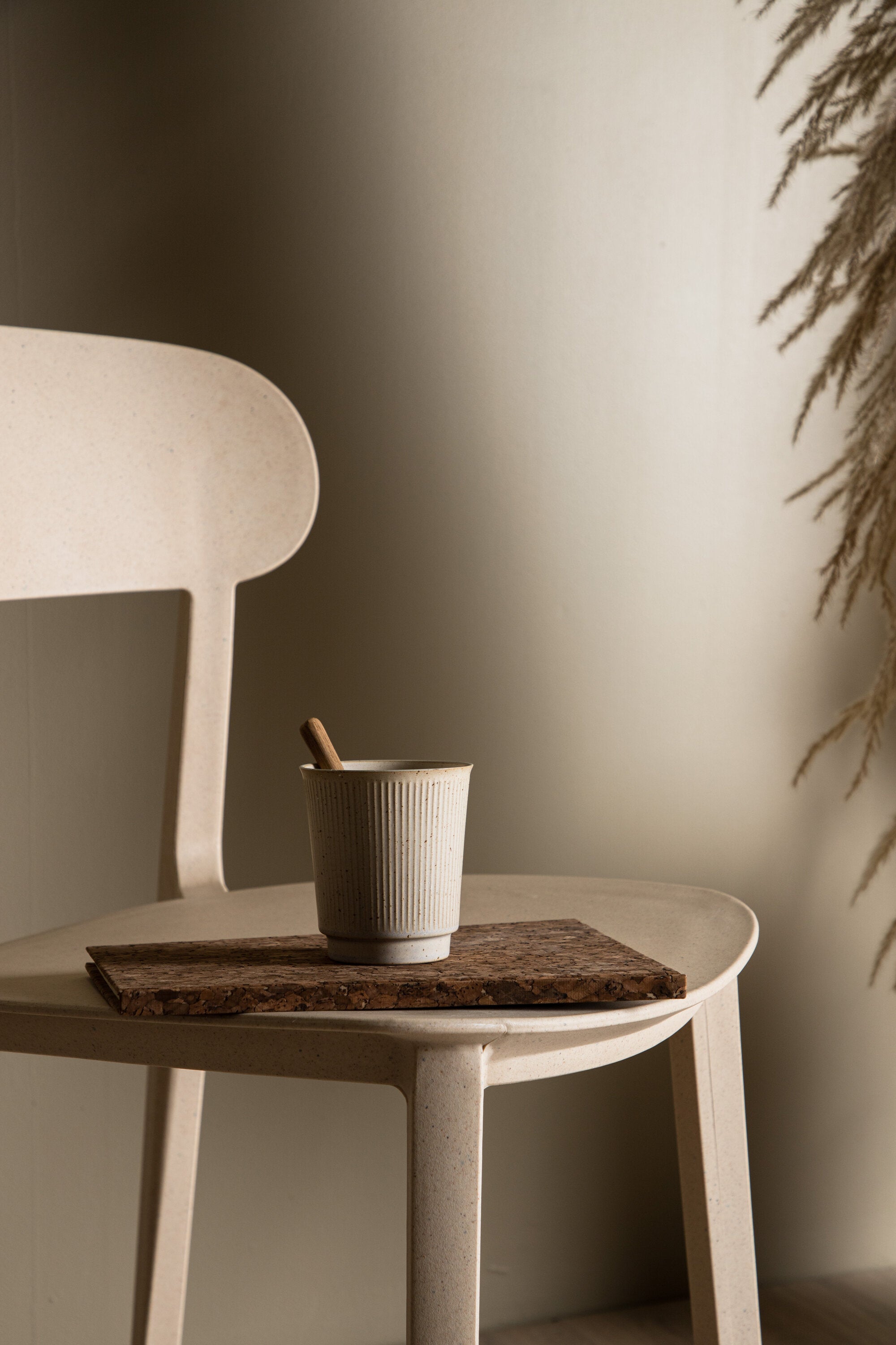 Åstol Stuhl in Beige präsentiert im Onlineshop von KAQTU Design AG. Stuhl ist von Venture Home