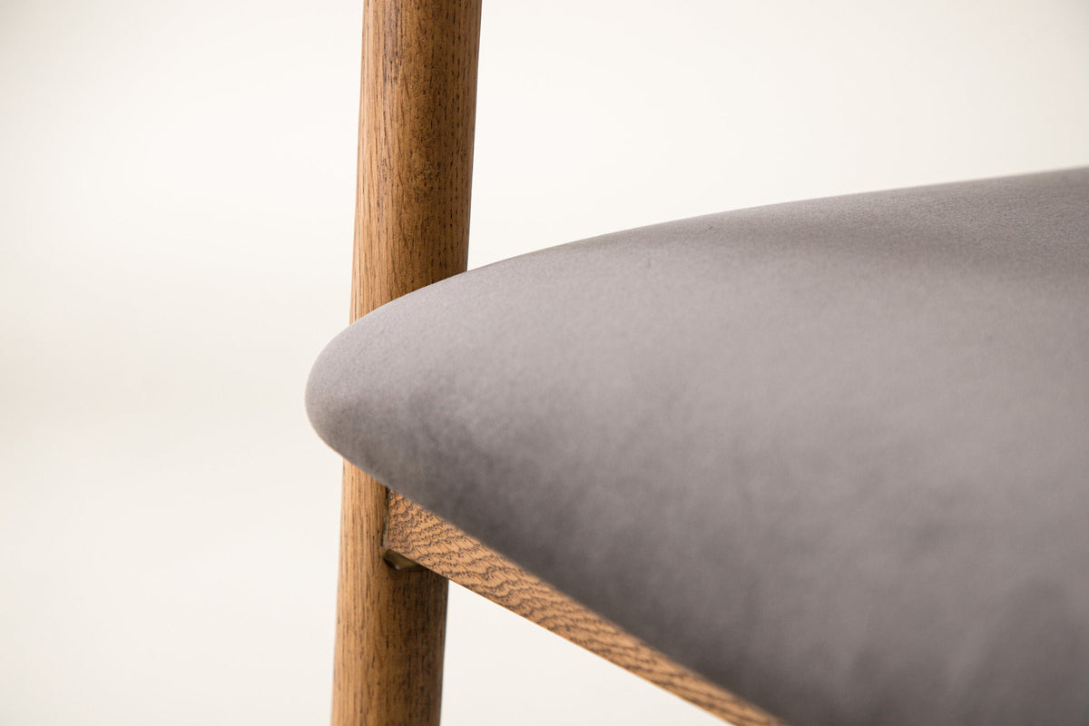 Långön Esszimmerstuhl in Braun präsentiert im Onlineshop von KAQTU Design AG. Stuhl mit Armlehne ist von Vind