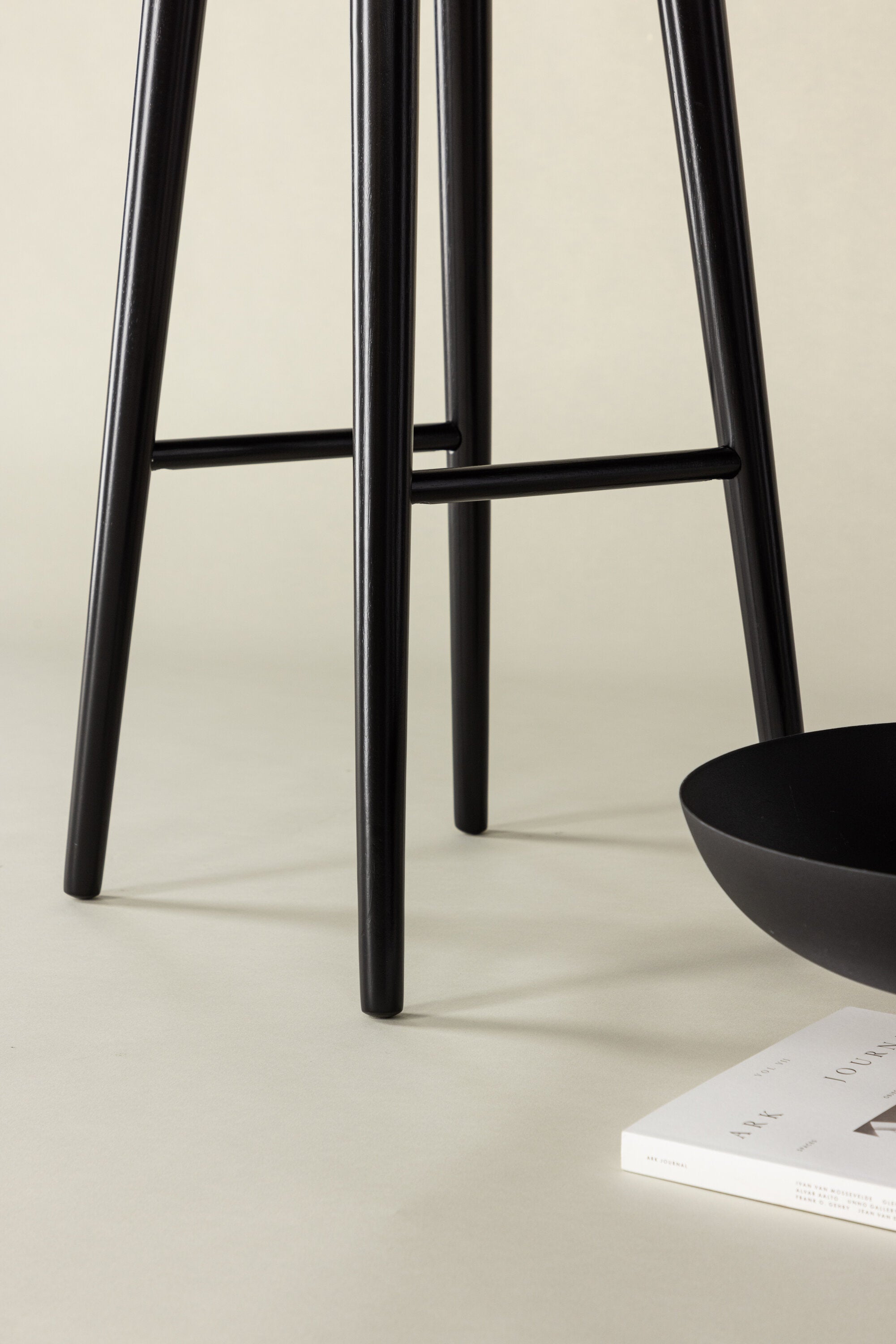 Mollösand Barstuhl in Schwarz präsentiert im Onlineshop von KAQTU Design AG. Barhocker ist von Vind
