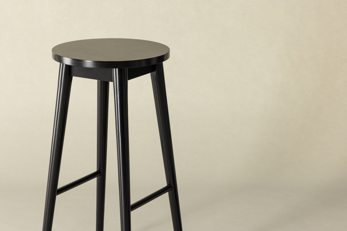Mollösand Barstuhl in Schwarz präsentiert im Onlineshop von KAQTU Design AG. Barhocker ist von Vind