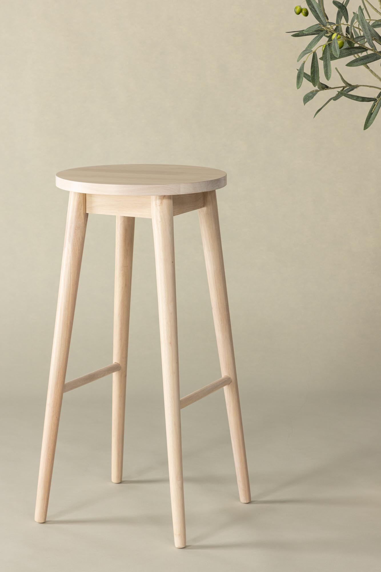 Mollösand Barstuhl: Modernes Design trifft auf nachhaltige Materialien.