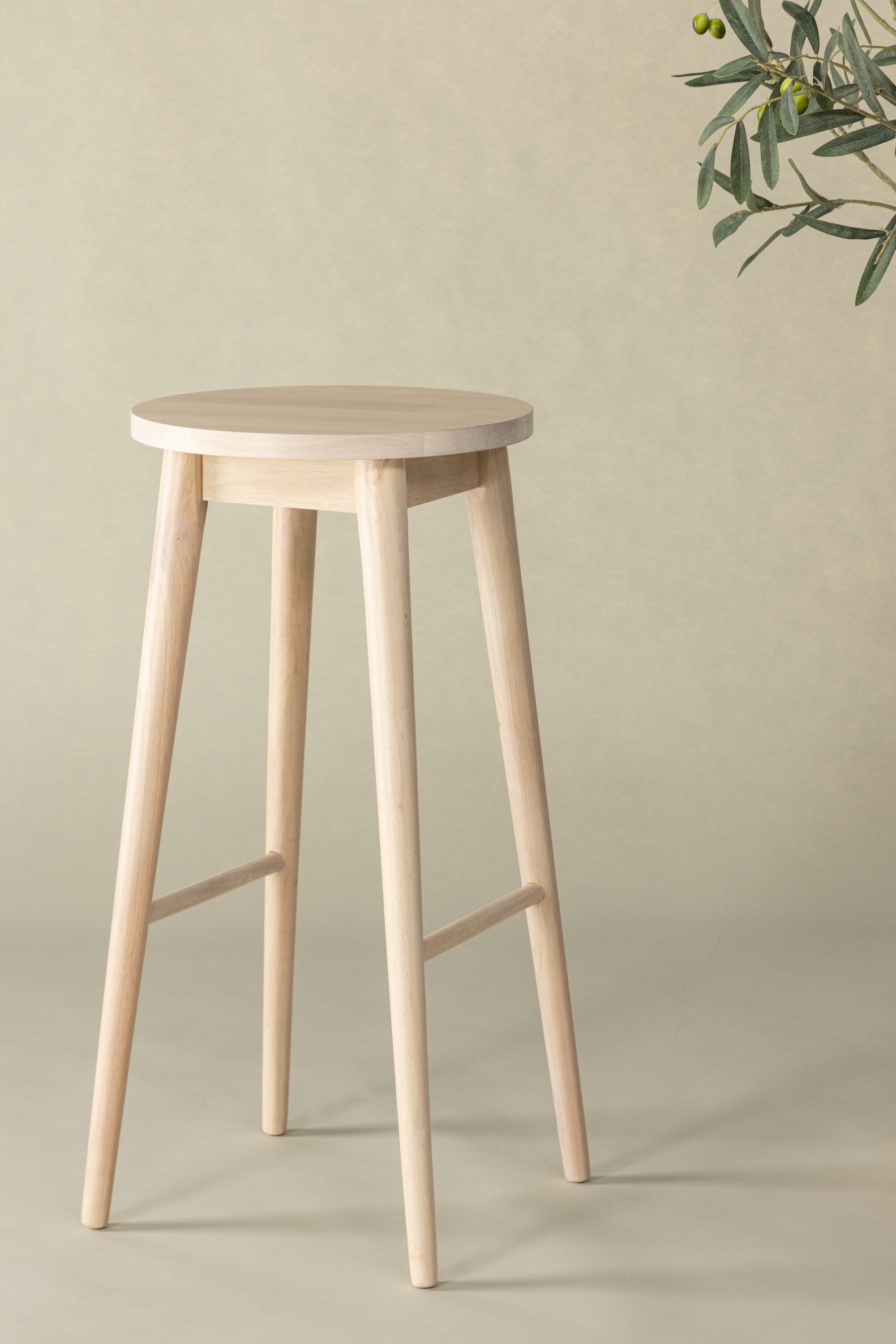 Mollösand Barstuhl in Tünchen präsentiert im Onlineshop von KAQTU Design AG. Barhocker ist von Vind