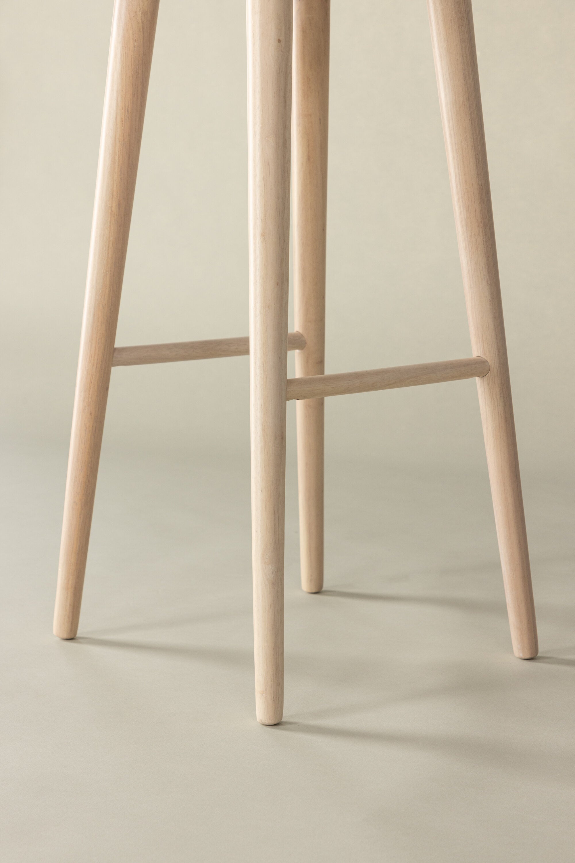Mollösand Barstuhl in Tünchen präsentiert im Onlineshop von KAQTU Design AG. Barhocker ist von Vind