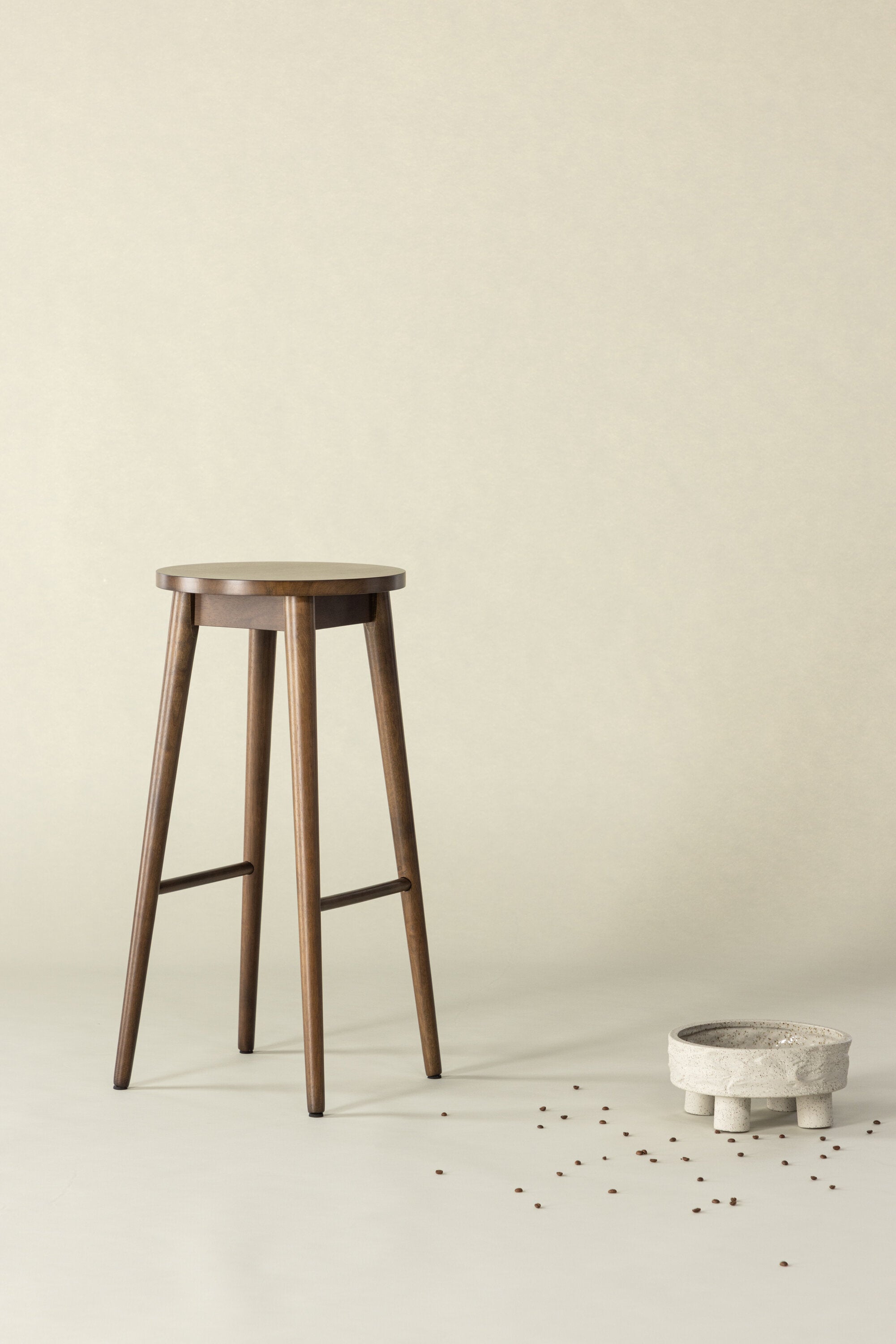 Mollösand Barstuhl in Mokka präsentiert im Onlineshop von KAQTU Design AG. Barhocker ist von Vind