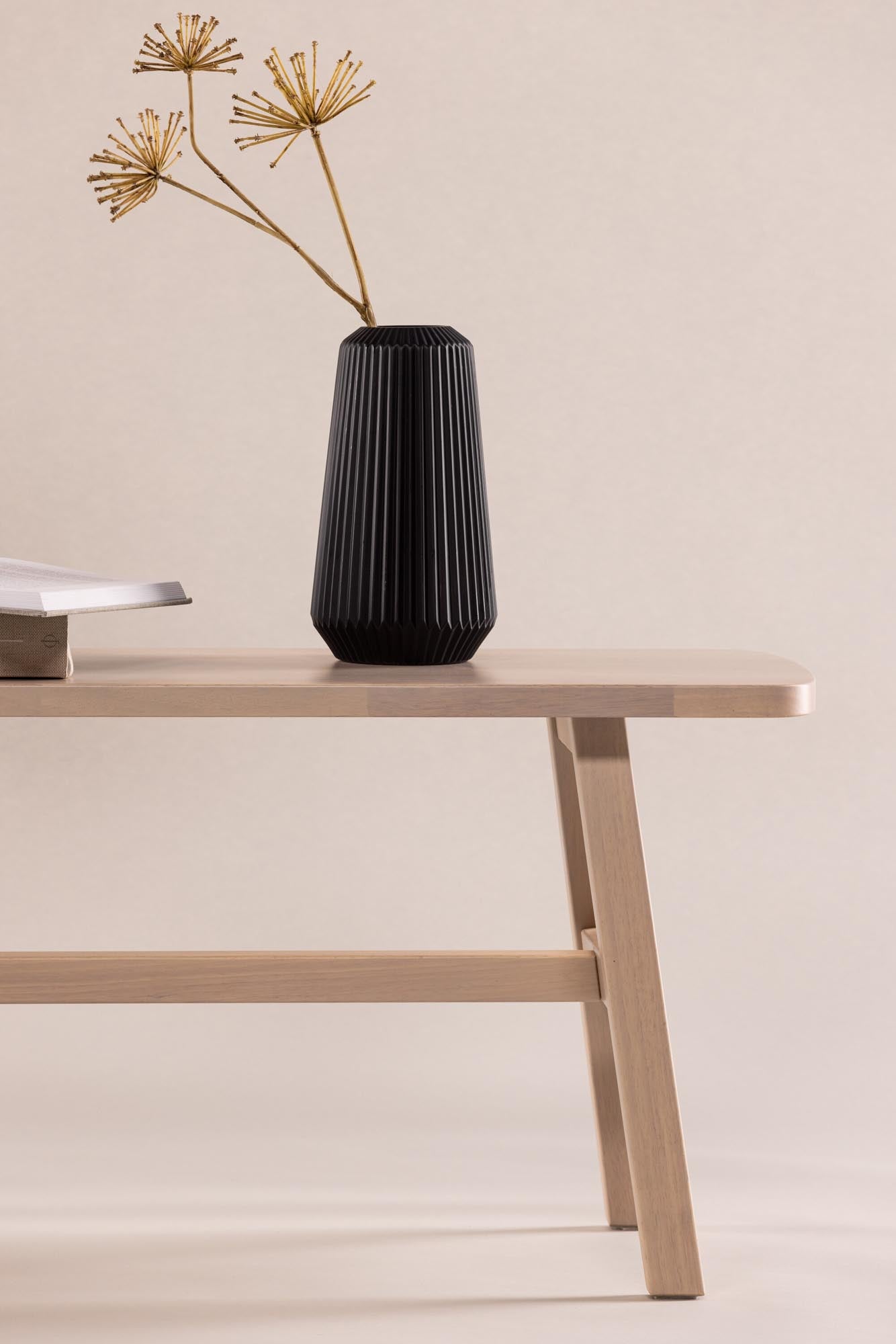 Elegante Hälsö Bank von Vind aus robustem Gummiholz, vereint Funktionalität und Design für Ihr Zuhause.