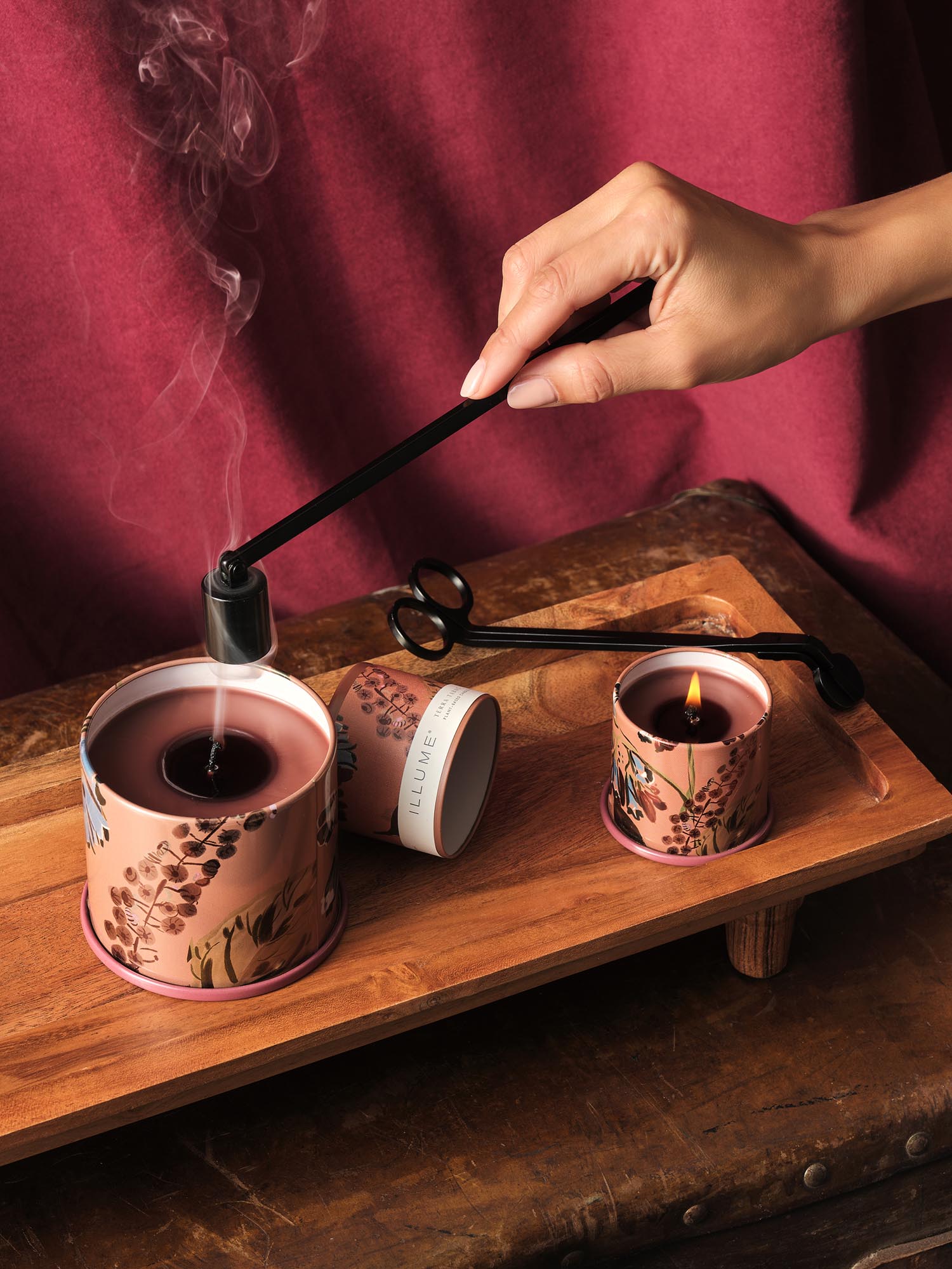 Terra Tabac Demi Vanity Tin Kerze, Braun, in Braun präsentiert im Onlineshop von KAQTU Design AG. Duftkerze ist von Illume