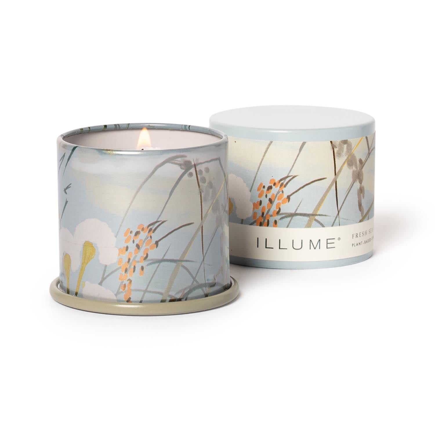 Fresh Sea Salt Demi Vanity Tin Kerze, Blau, in Blau präsentiert im Onlineshop von KAQTU Design AG. Duftkerze ist von Illume