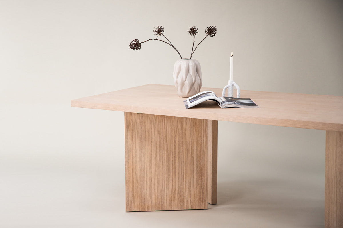Bassholmen Tisch in Tünchen präsentiert im Onlineshop von KAQTU Design AG. Esstisch ist von Vind