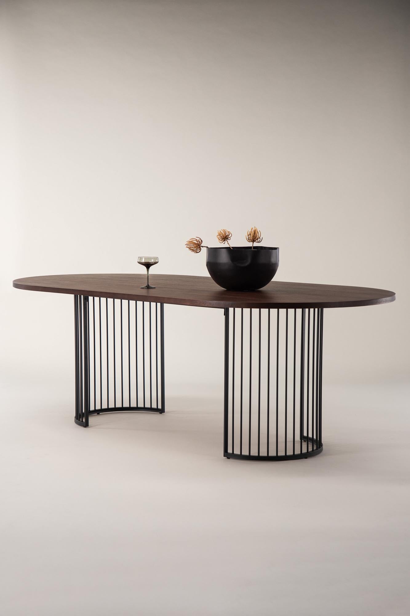 Moderner Hamneskär Tisch von Vind, robustes MDF, zeitloses Design.