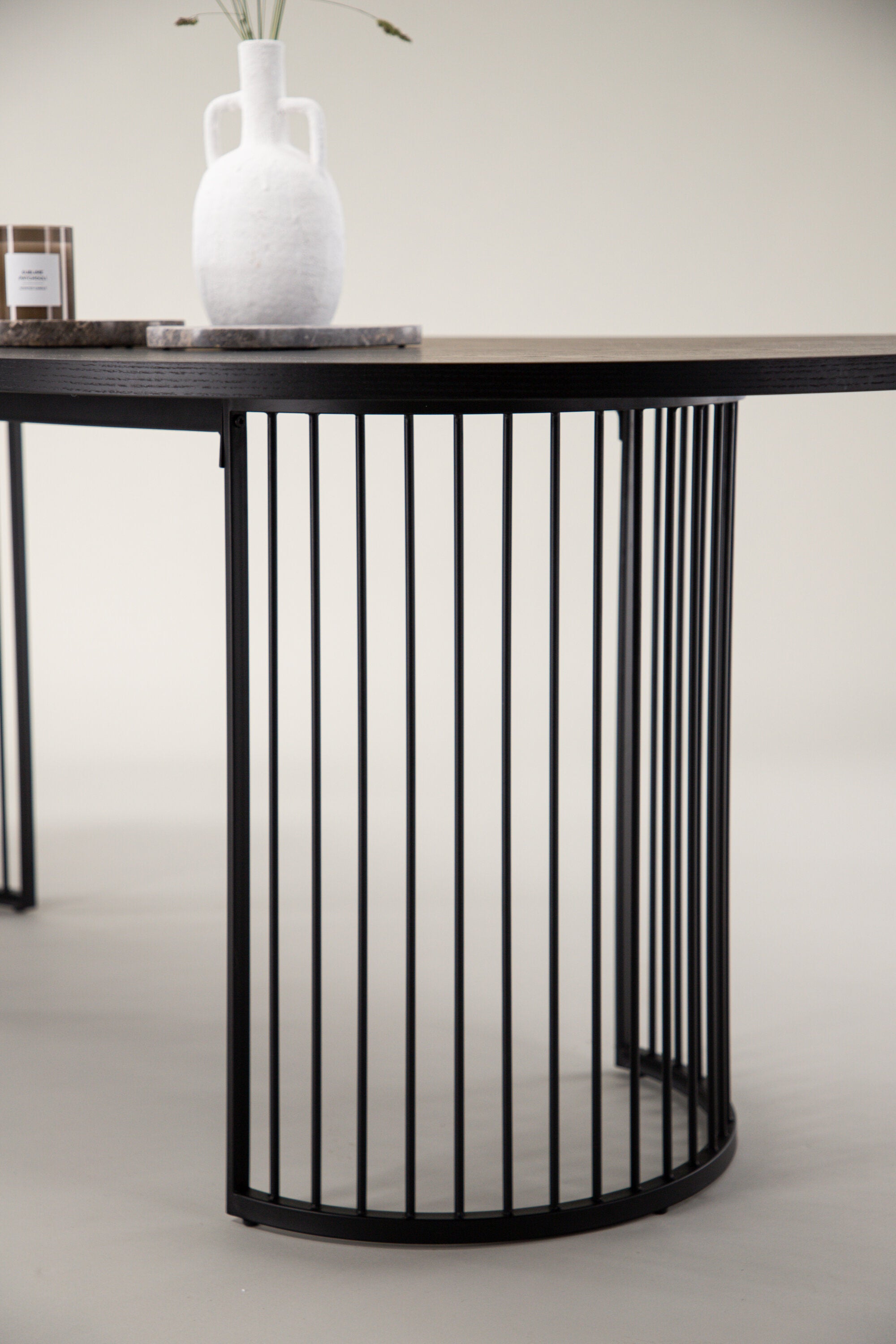 Hamneskär Tisch in Schwarz präsentiert im Onlineshop von KAQTU Design AG. Esstisch ist von Vind