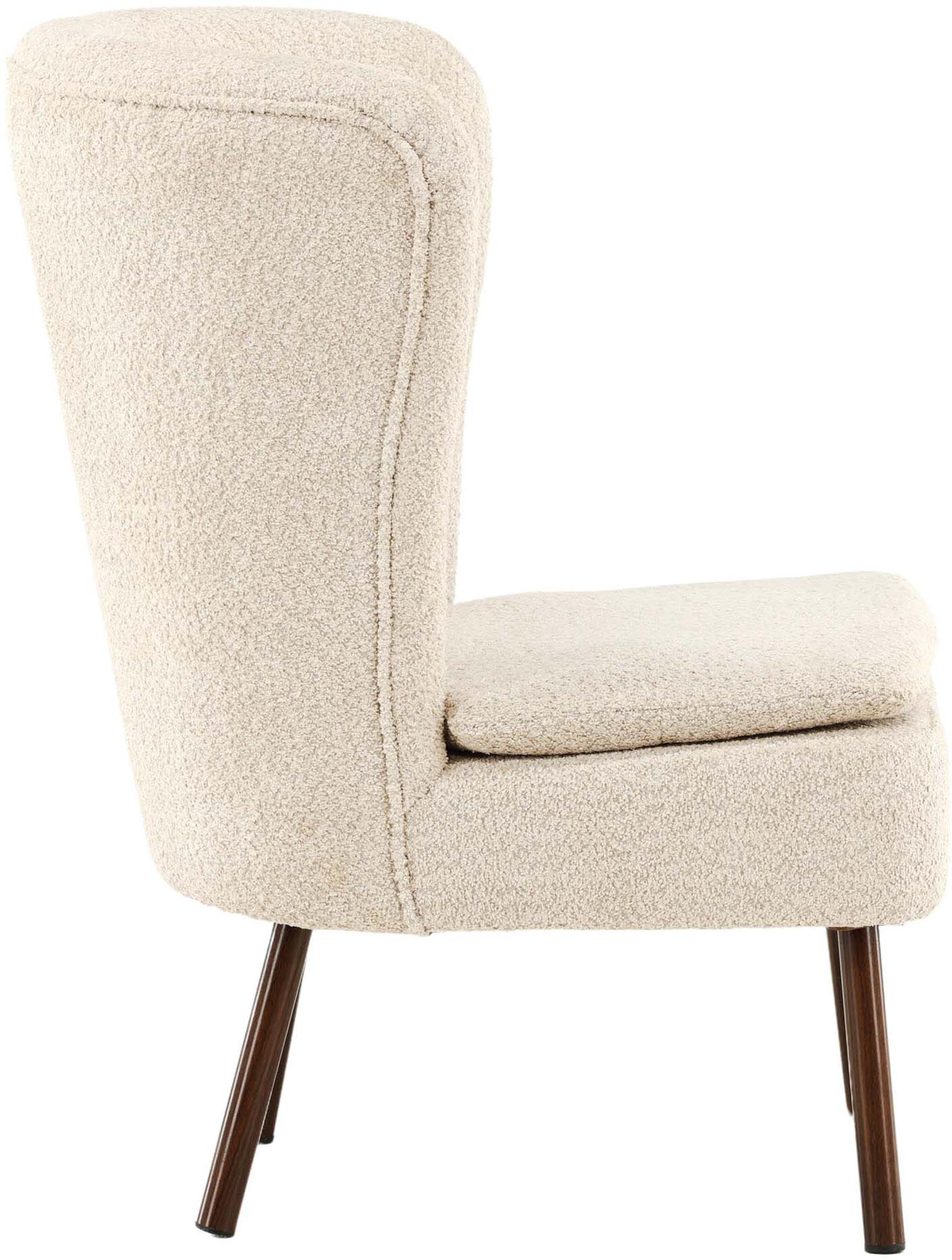 Entdecken Sie den Hällsö Sessel von Vind – ein elegantes Möbelstück aus beigem Boulé-Stoff und Walnussholz, ideal für gemütliche Leseecken.