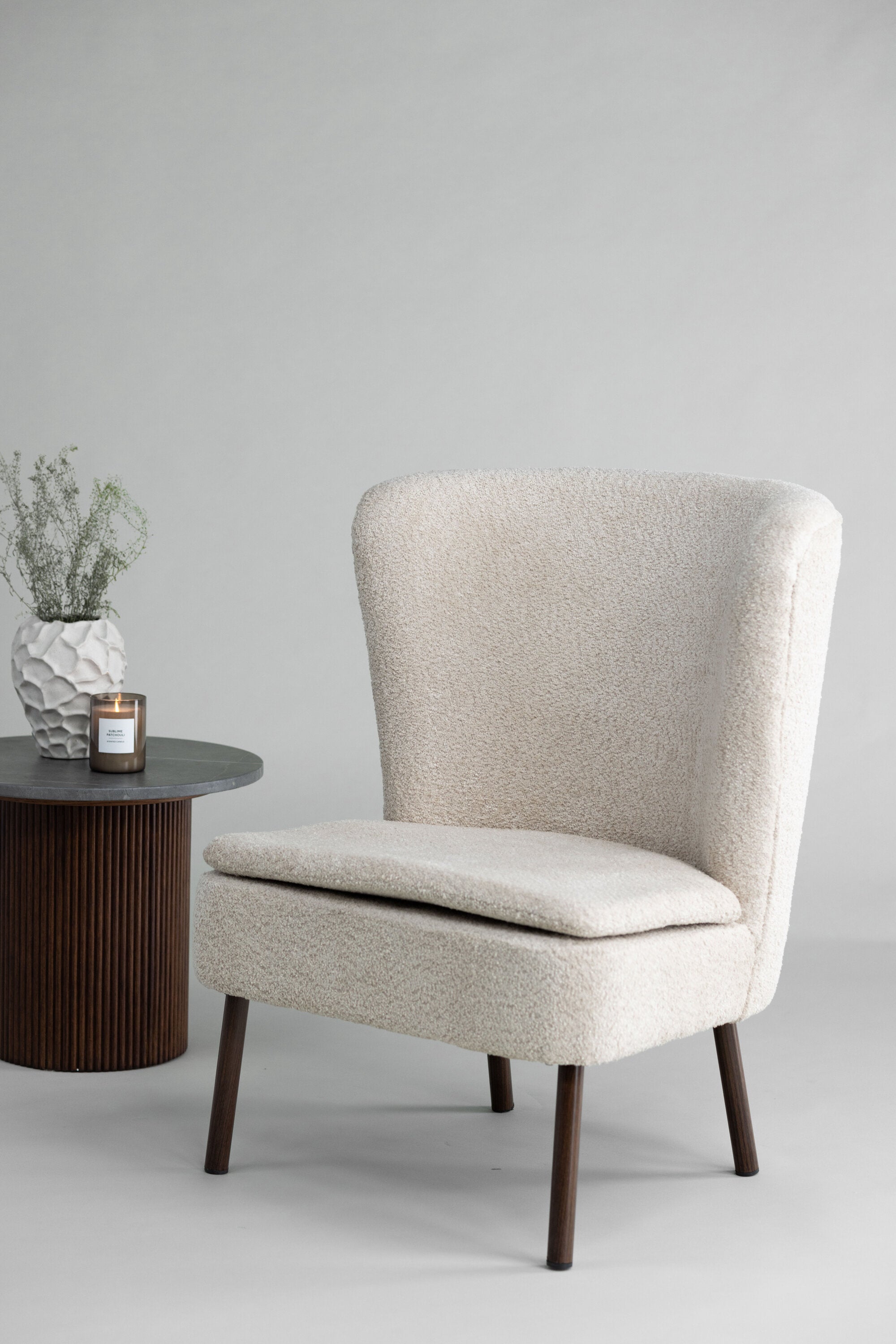 Hällsö Sessel in Beige präsentiert im Onlineshop von KAQTU Design AG. Sessel mit Armlehnen ist von Vind