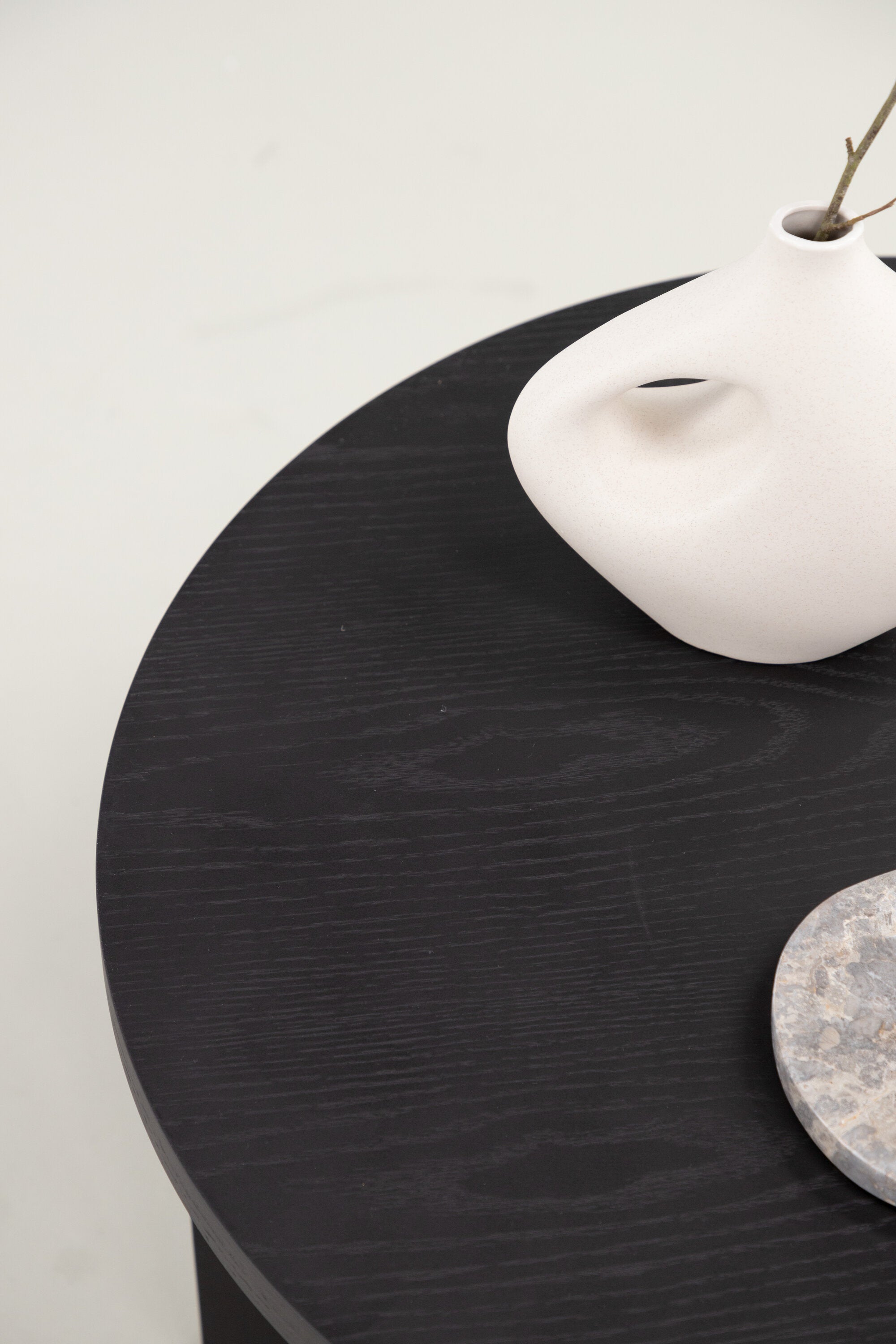 Saltö Beistelltisch in Schwarz präsentiert im Onlineshop von KAQTU Design AG. Beistelltisch ist von Vind