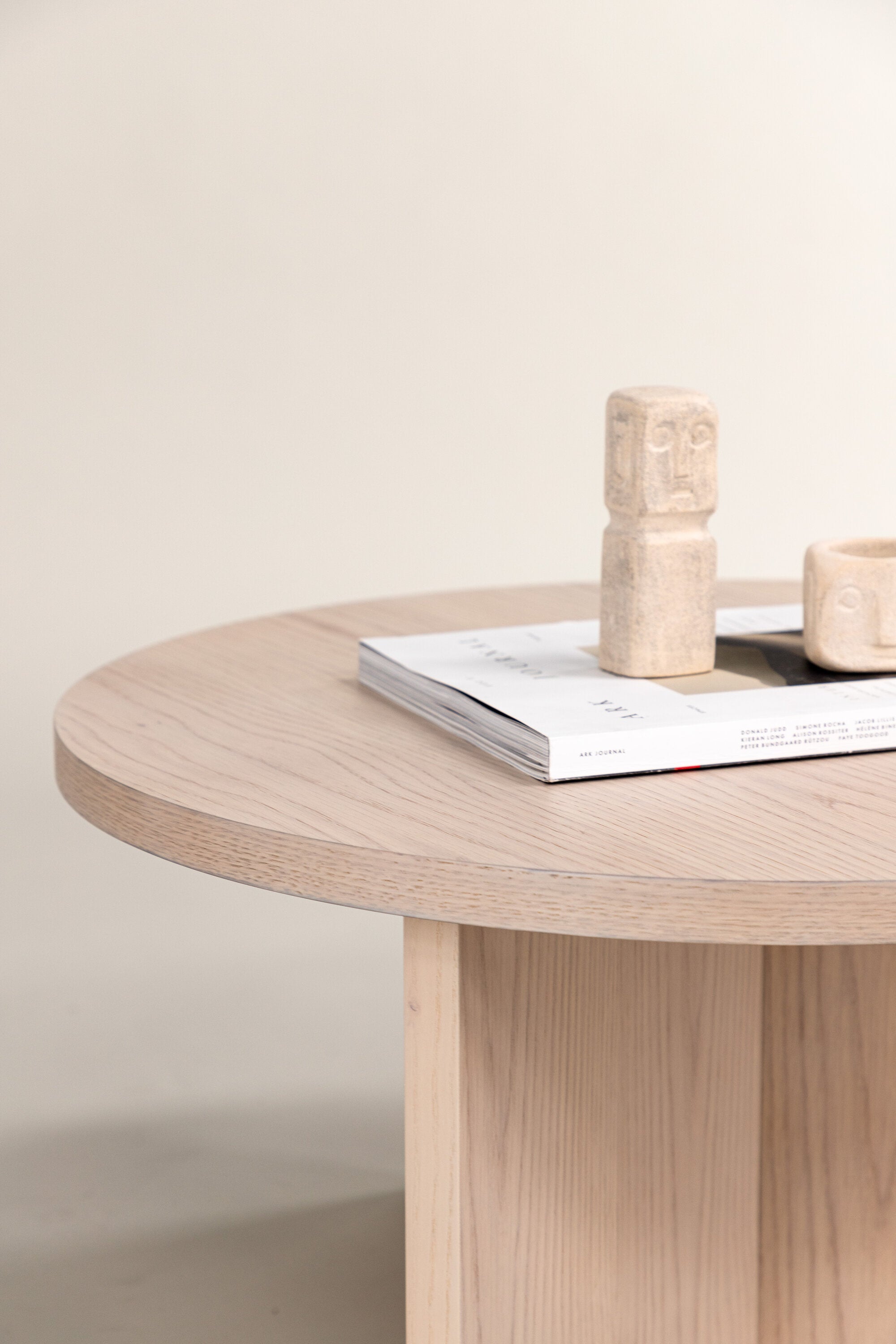 Saltö Beistelltisch in Tünchen präsentiert im Onlineshop von KAQTU Design AG. Beistelltisch ist von Vind