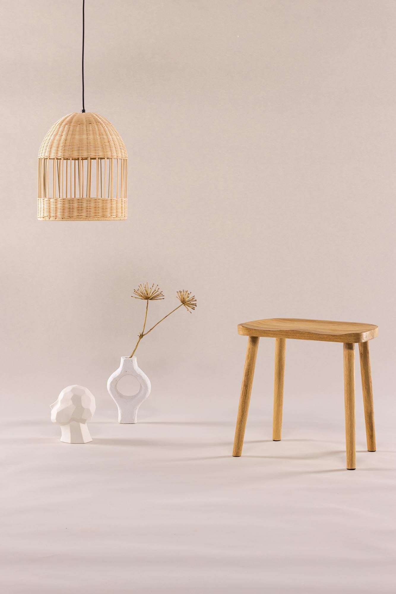 Der Orust Ottoman von Vind: Stilvoller Teakholz-Pouf, wetterfest, vielseitig, modern, ideal für drinnen und draussen.