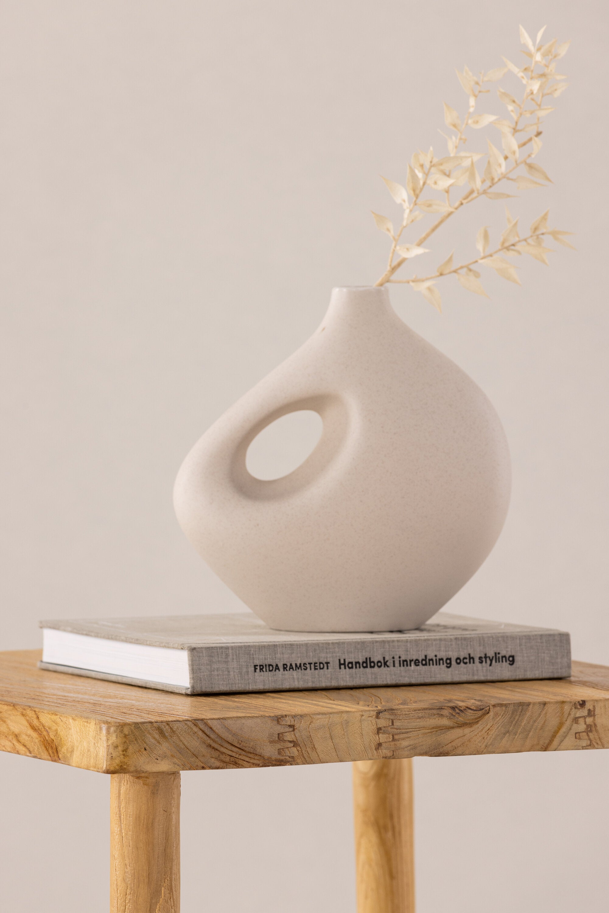 Noster Ottoman / Pouf in Natur präsentiert im Onlineshop von KAQTU Design AG. Hocker ist von Vind