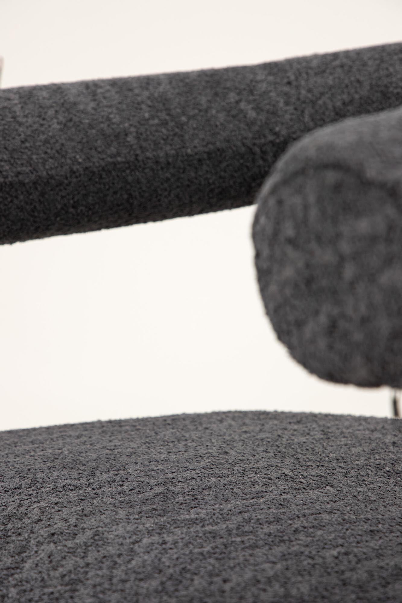 Entdecken Sie den Hökåsen x Josefin Lustig Sessel von Vind – ein elegantes Möbelstück mit einzigartigem Design und hohem Komfort.