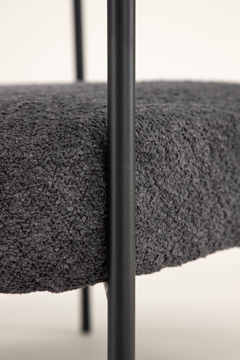 Hökåsen x Josefin Lustig Sessel in Dunkelgrau präsentiert im Onlineshop von KAQTU Design AG. Sessel mit Armlehnen ist von Vind