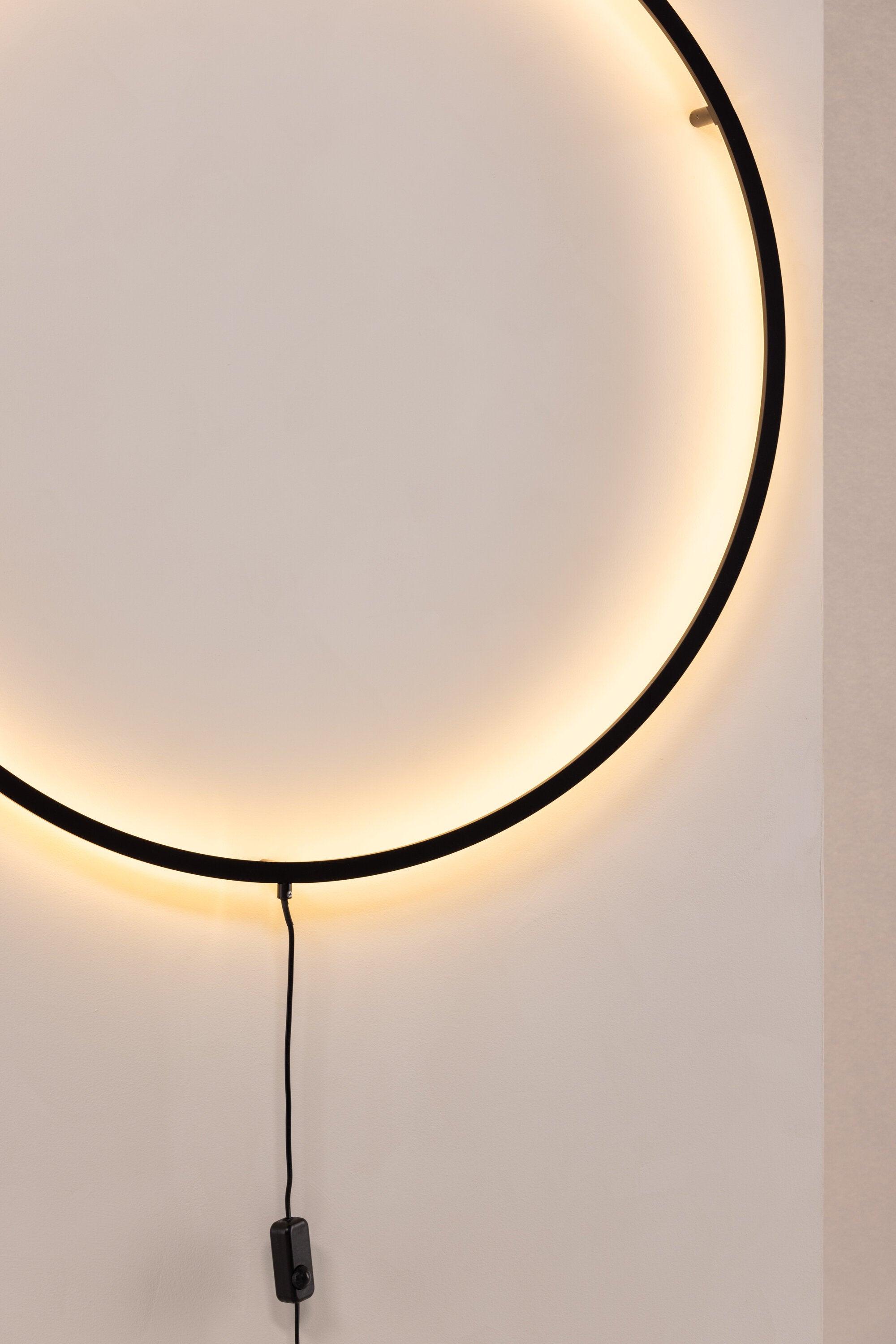 Sörmjöle x Josefin Lustig Wandleuchte in Schwarz präsentiert im Onlineshop von KAQTU Design AG. Wandleuchte ist von Vind