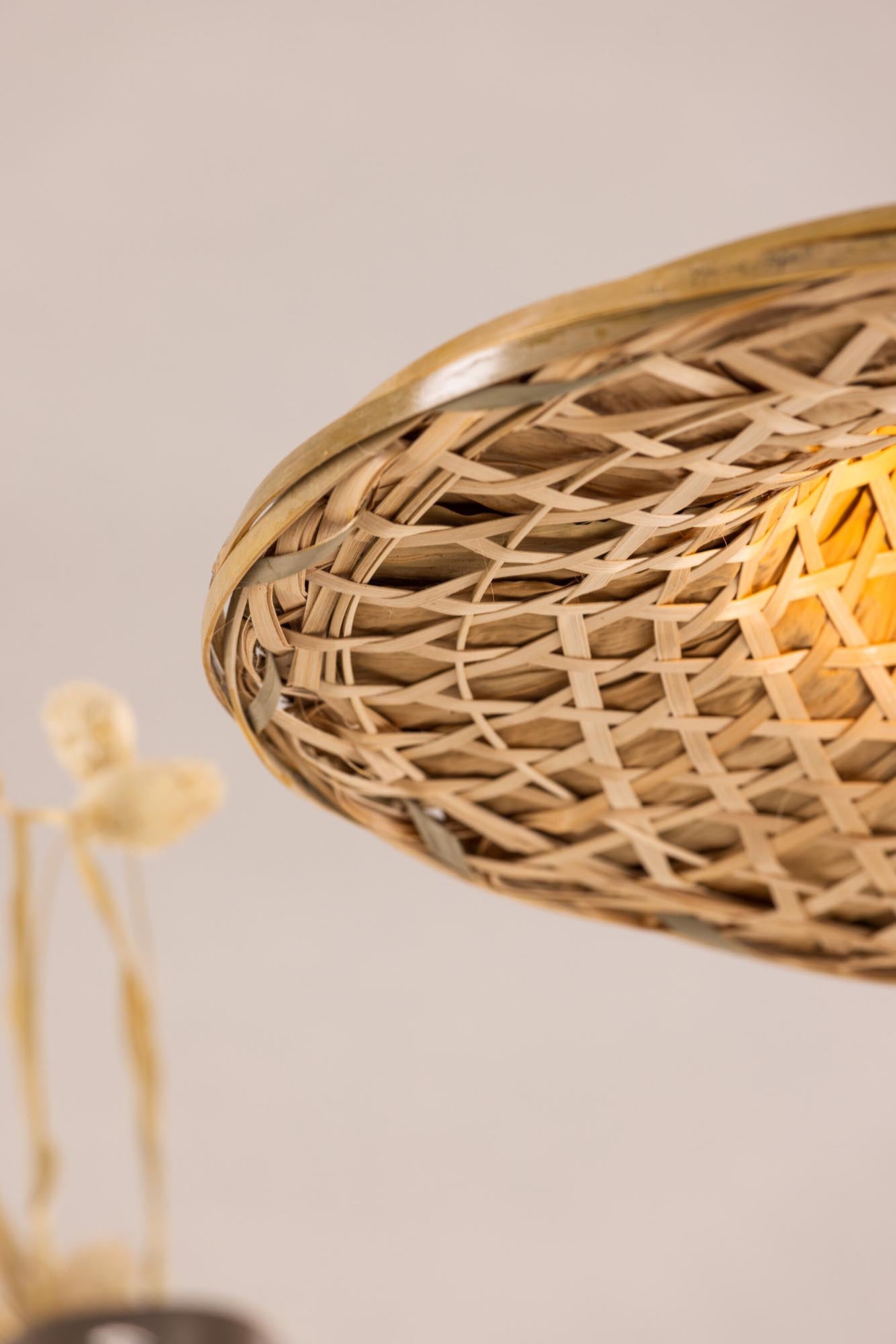 Die Stjärnvik Pendelleuchte von Vind begeistert mit ihrem natürlichen Rattan-Design und schafft eine warme, gemütliche Atmosphäre in jedem Raum.