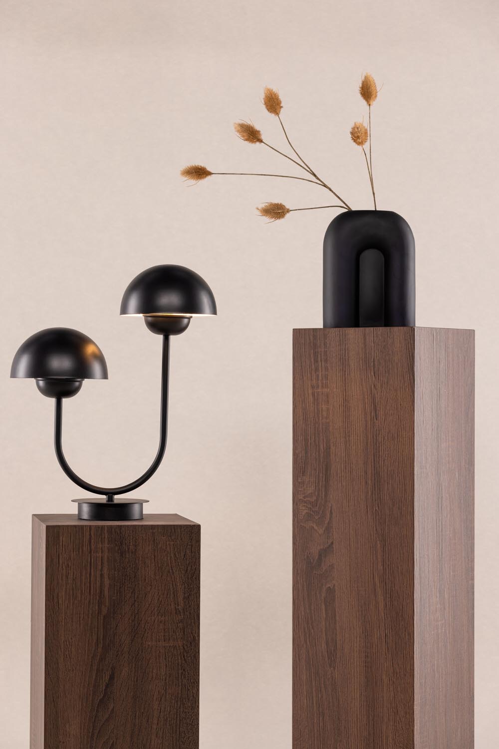 Lyckorna Tischleuchte in Schwarz präsentiert im Onlineshop von KAQTU Design AG. Tischleuchte ist von Vind