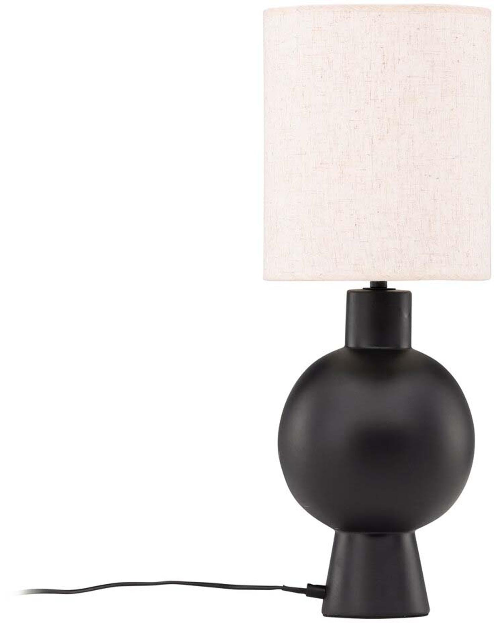 Entdecken Sie die Mysterna Tischleuchte von Vind: modernes Design, sanfte Lichtstreuung und industrielle Eleganz für Ihr Zuhause.