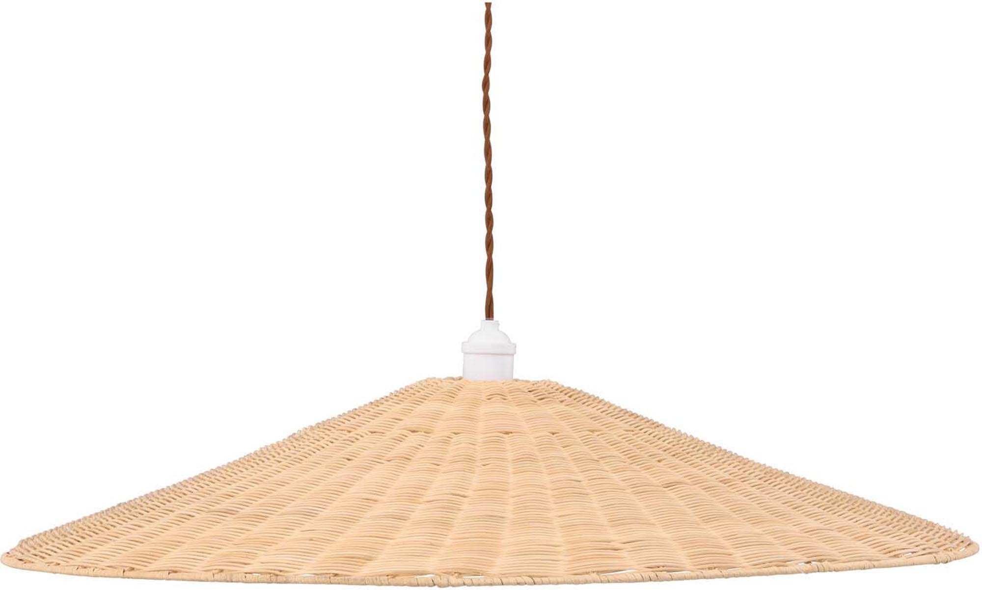 Die Herrestad Pendelleuchte aus Rattan von Vind schafft mit ihrem Korbgeflecht eine warme, einladende Atmosphäre.