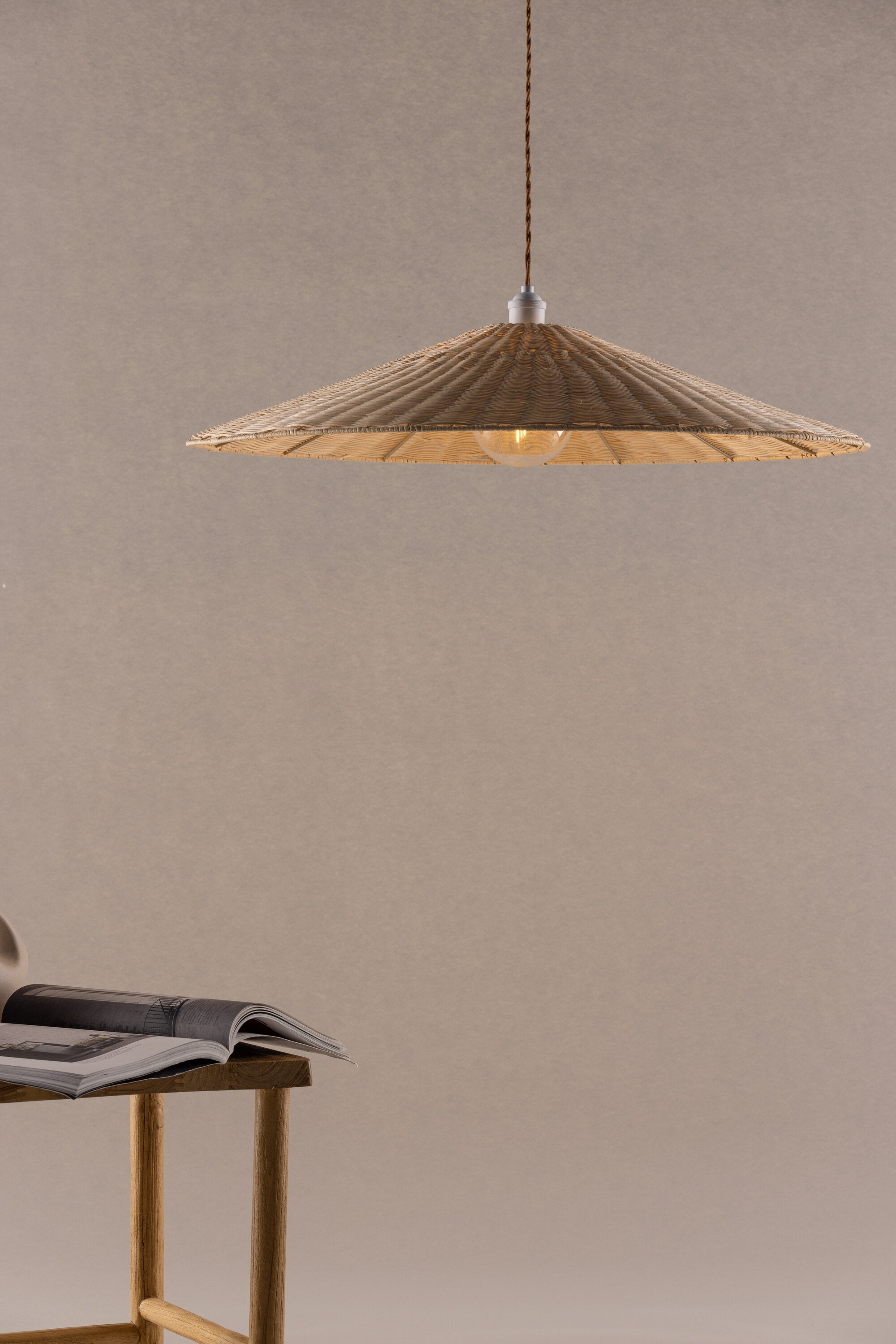 Herrestad Pendelleuchte in Natur präsentiert im Onlineshop von KAQTU Design AG. Pendelleuchte ist von Vind