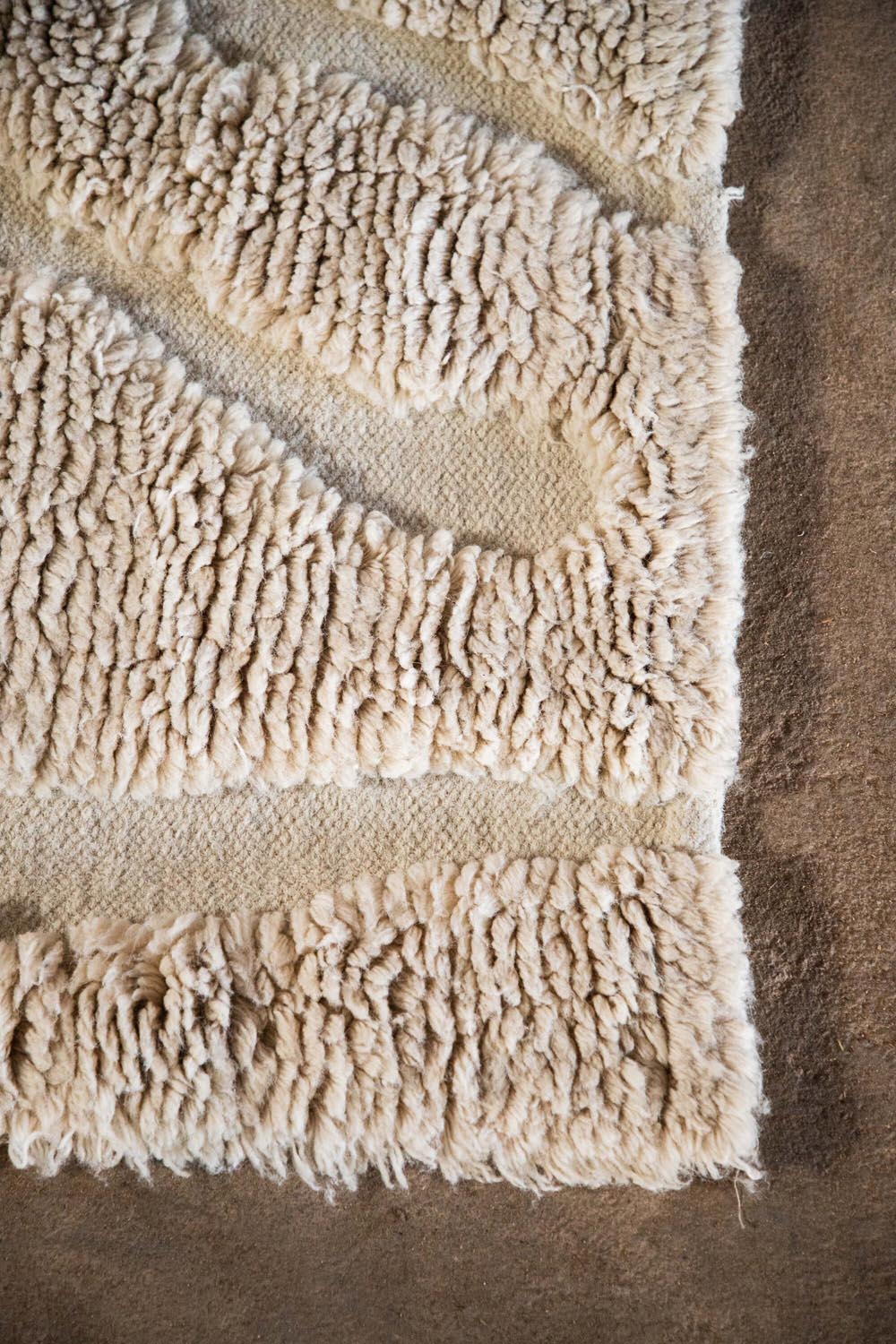 Trondheim x Josefin Lustig Teppich in Beige präsentiert im Onlineshop von KAQTU Design AG. Teppich ist von Vind