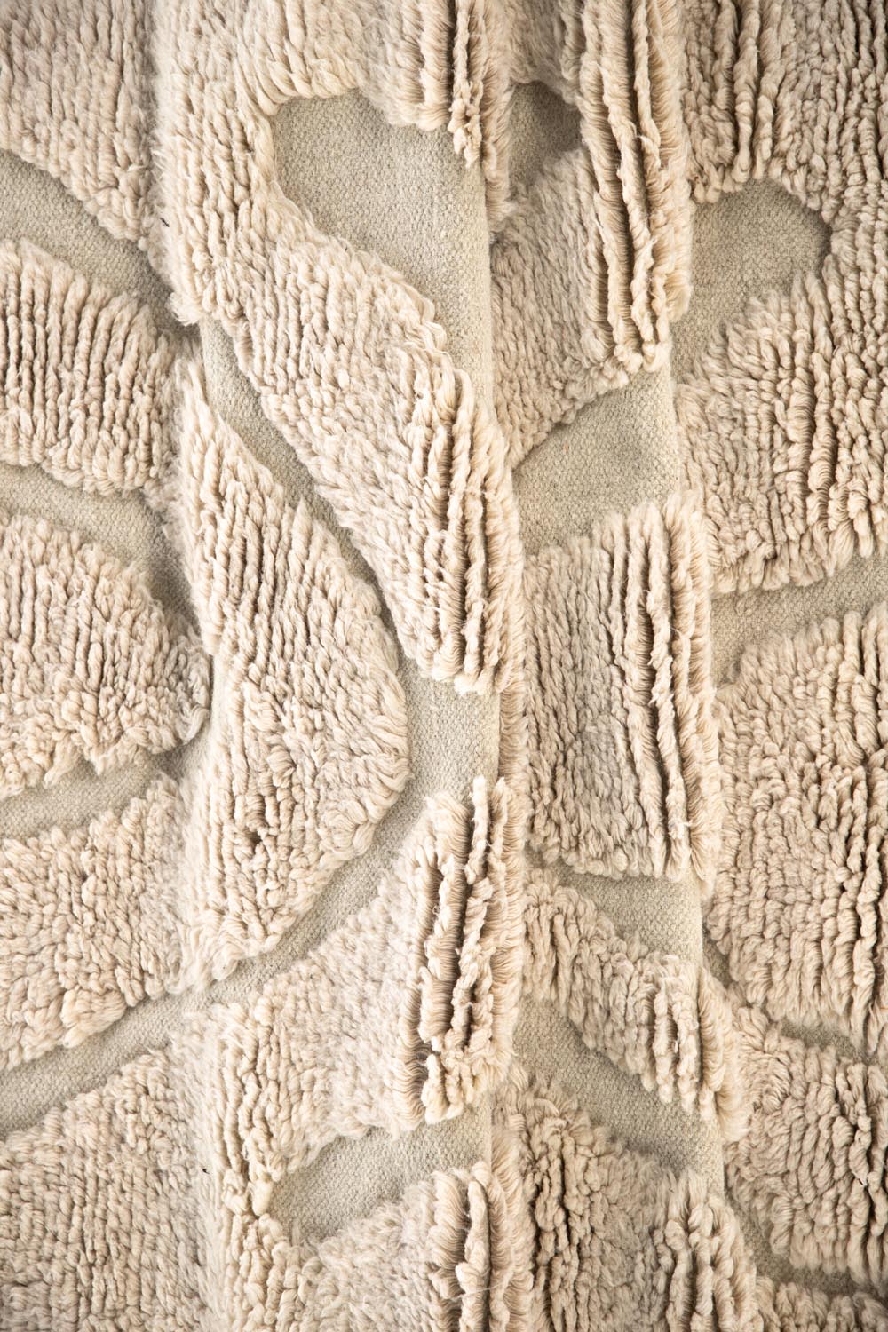 Trondheim x Josefin Lustig Teppich in Beige präsentiert im Onlineshop von KAQTU Design AG. Teppich ist von Vind