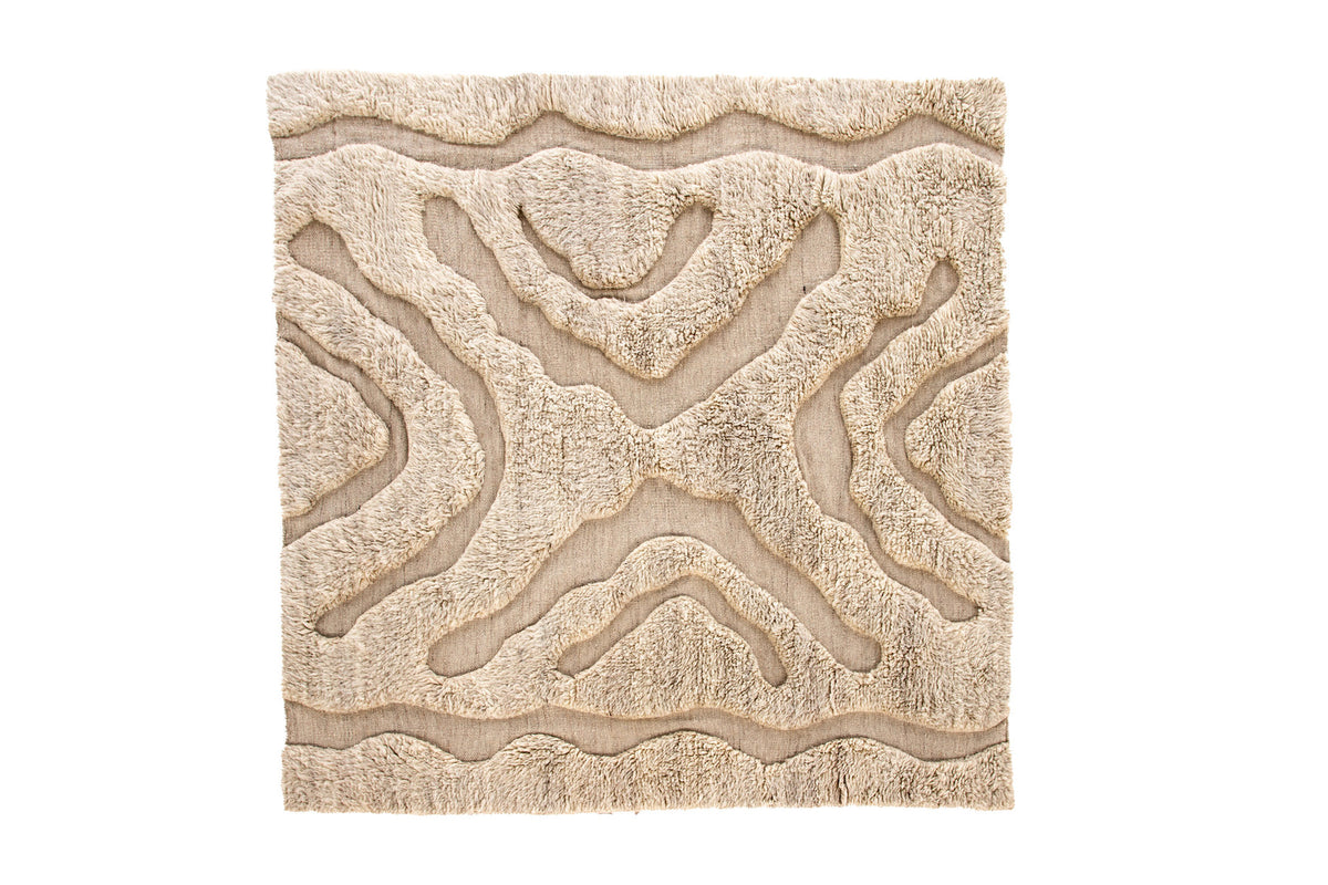 Trondheim x Josefin Lustig Teppich in Beige präsentiert im Onlineshop von KAQTU Design AG. Teppich ist von Vind