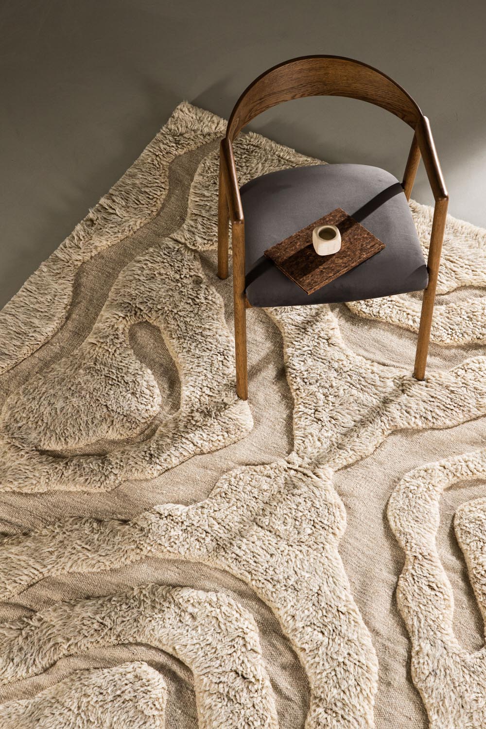 Trondheim x Josefin Lustig Teppich in Beige präsentiert im Onlineshop von KAQTU Design AG. Teppich ist von Vind