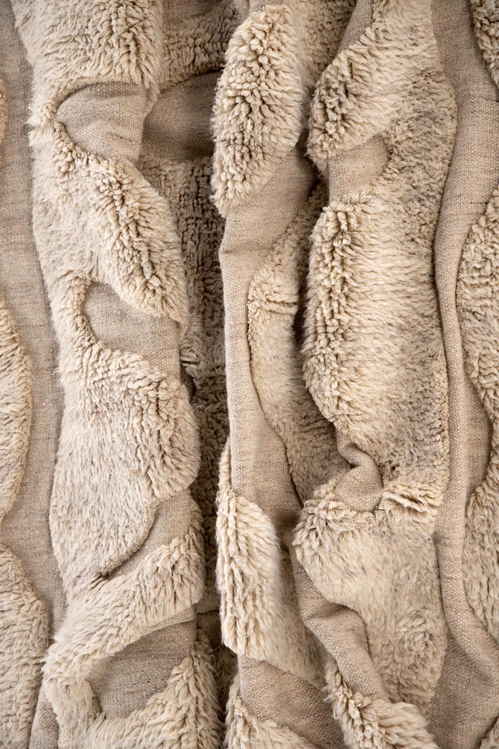 Trondheim x Josefin Lustig Teppich in Beige präsentiert im Onlineshop von KAQTU Design AG. Teppich ist von Vind