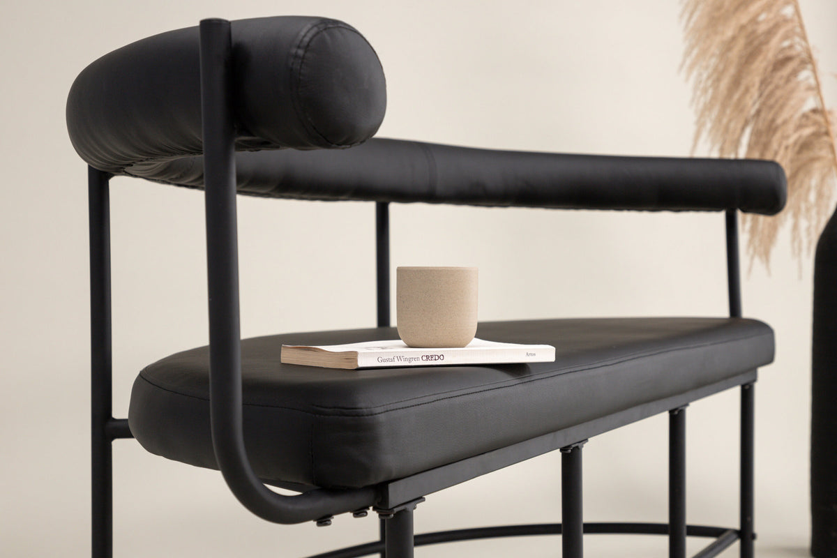 Stallhagen x Josefin Lustig Bank in Schwarz präsentiert im Onlineshop von KAQTU Design AG. Sitzbank ist von Vind
