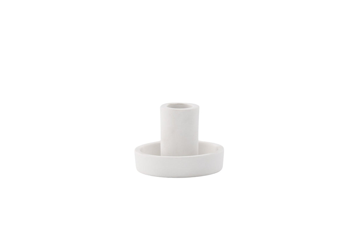 Runder weisser Kerzenständer Ceco aus Ton mit schlichter, minimalistischer Form, Durchmesser 11 cm, Höhe 6 cm.