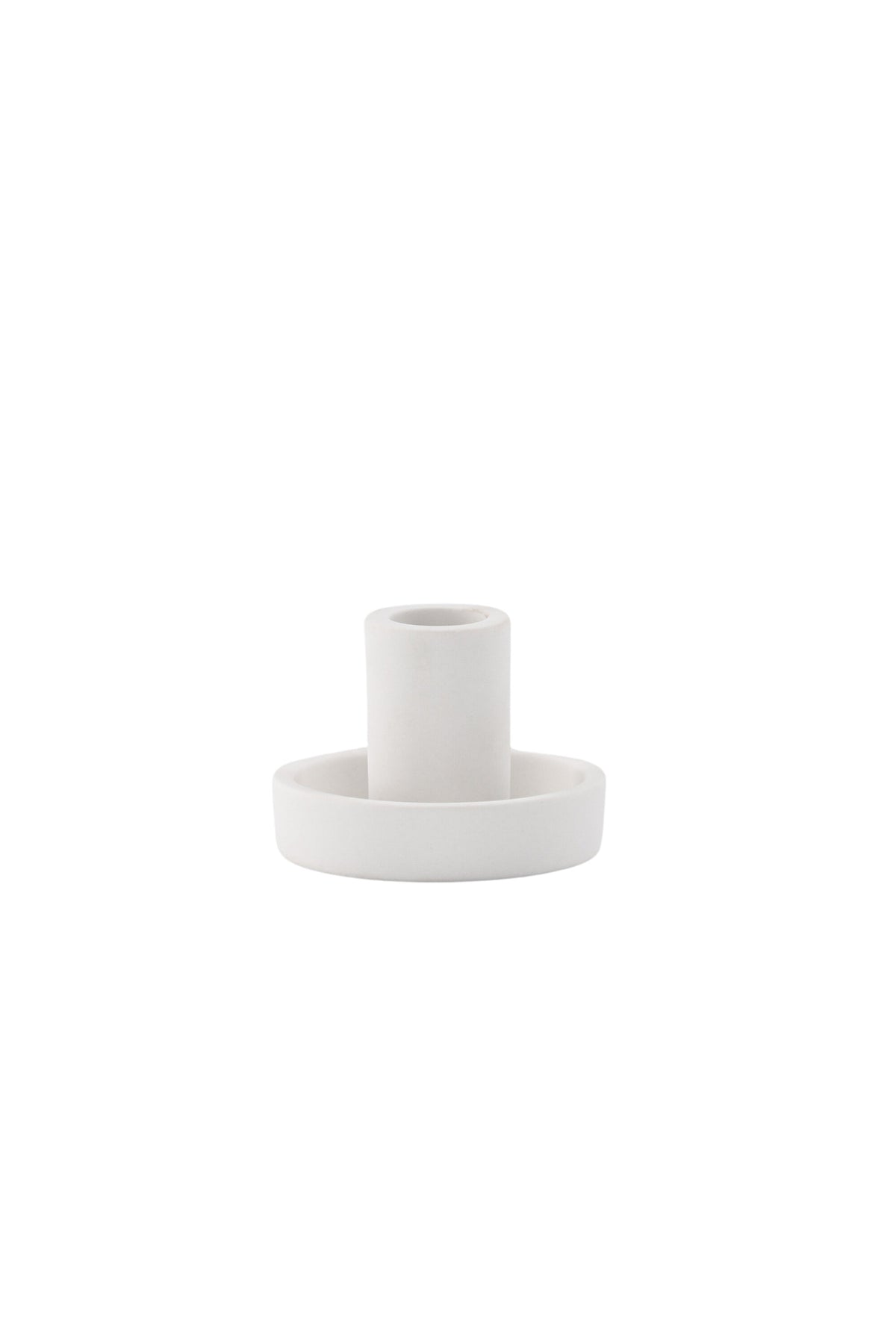 Runder weisser Kerzenständer Ceco aus Ton mit schlichter, minimalistischer Form, Durchmesser 11 cm, Höhe 6 cm.
