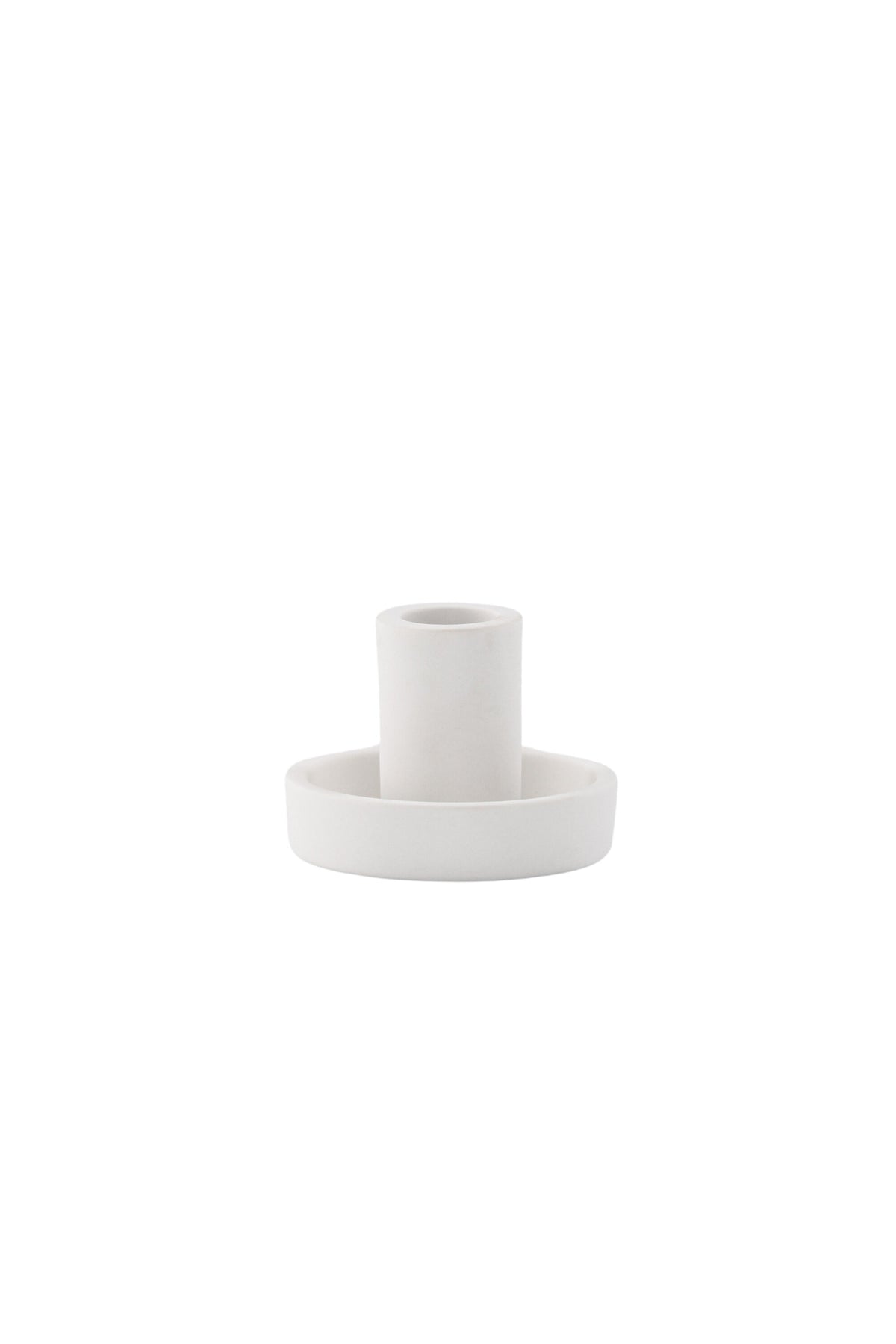 Runder weisser Kerzenständer Ceco aus Ton mit schlichter, minimalistischer Form, Durchmesser 11 cm, Höhe 6 cm.