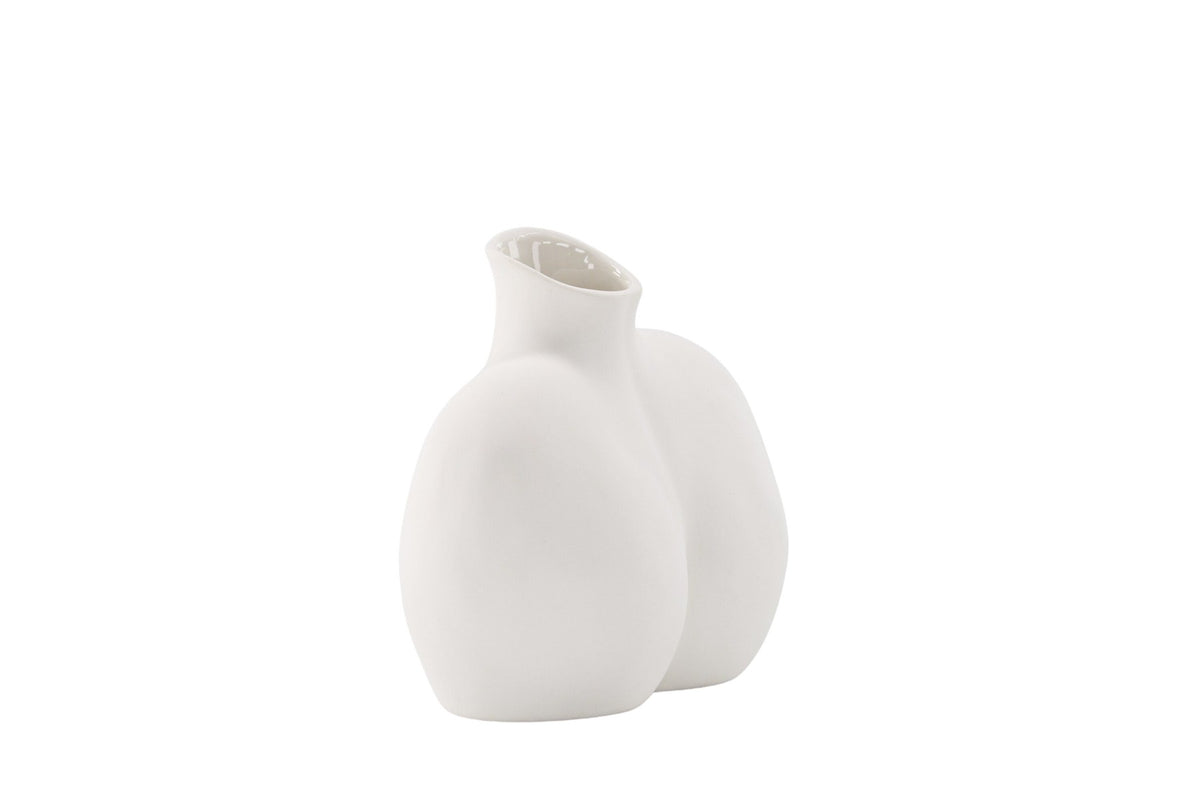 Cremefarbene Harvey Vase aus Steinzeug von Venture Home mit geschwungener, an die weibliche Form angelehnter Silhouette.